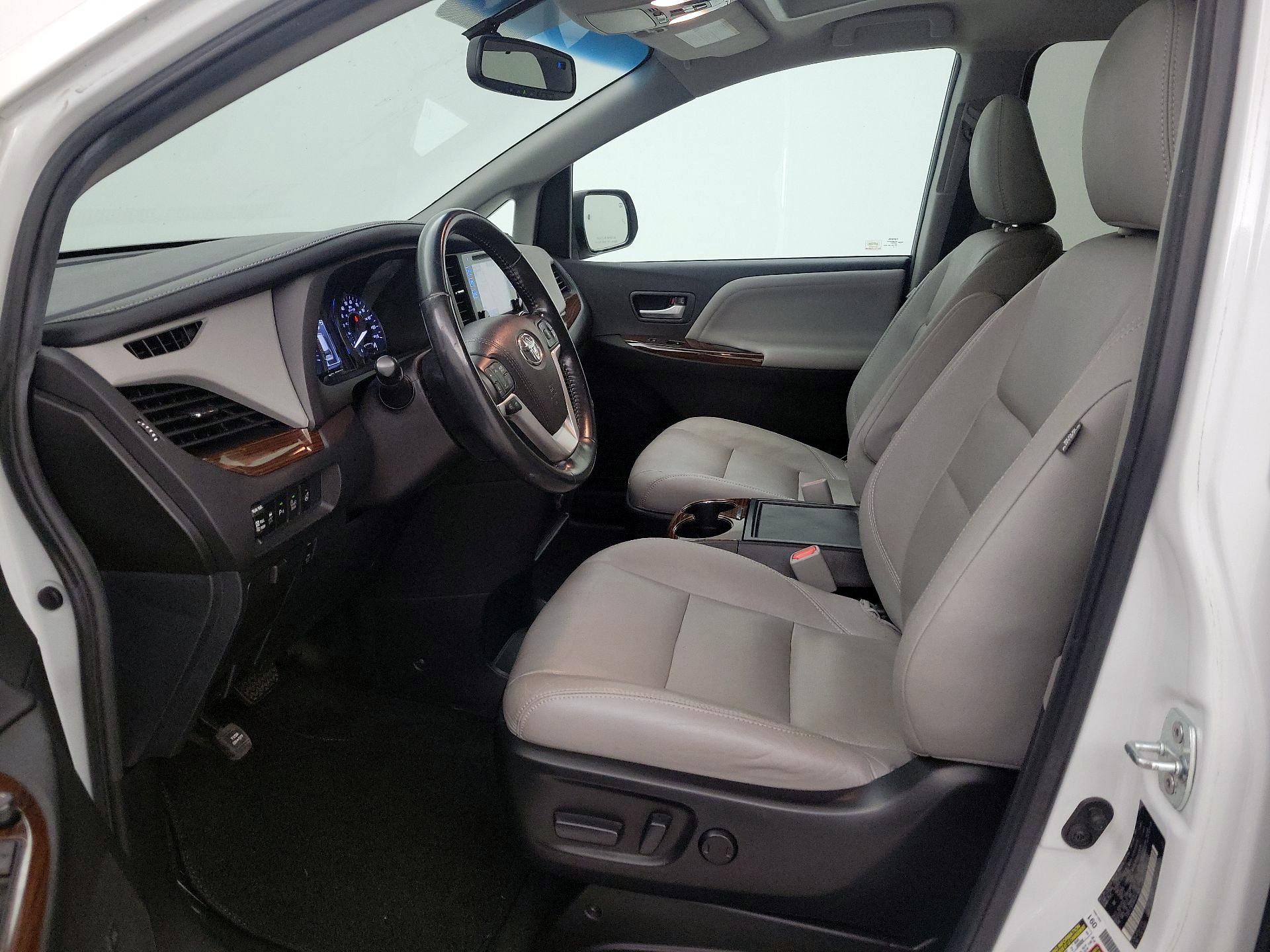 Thumbnail: 2017 Toyota Sienna - 11