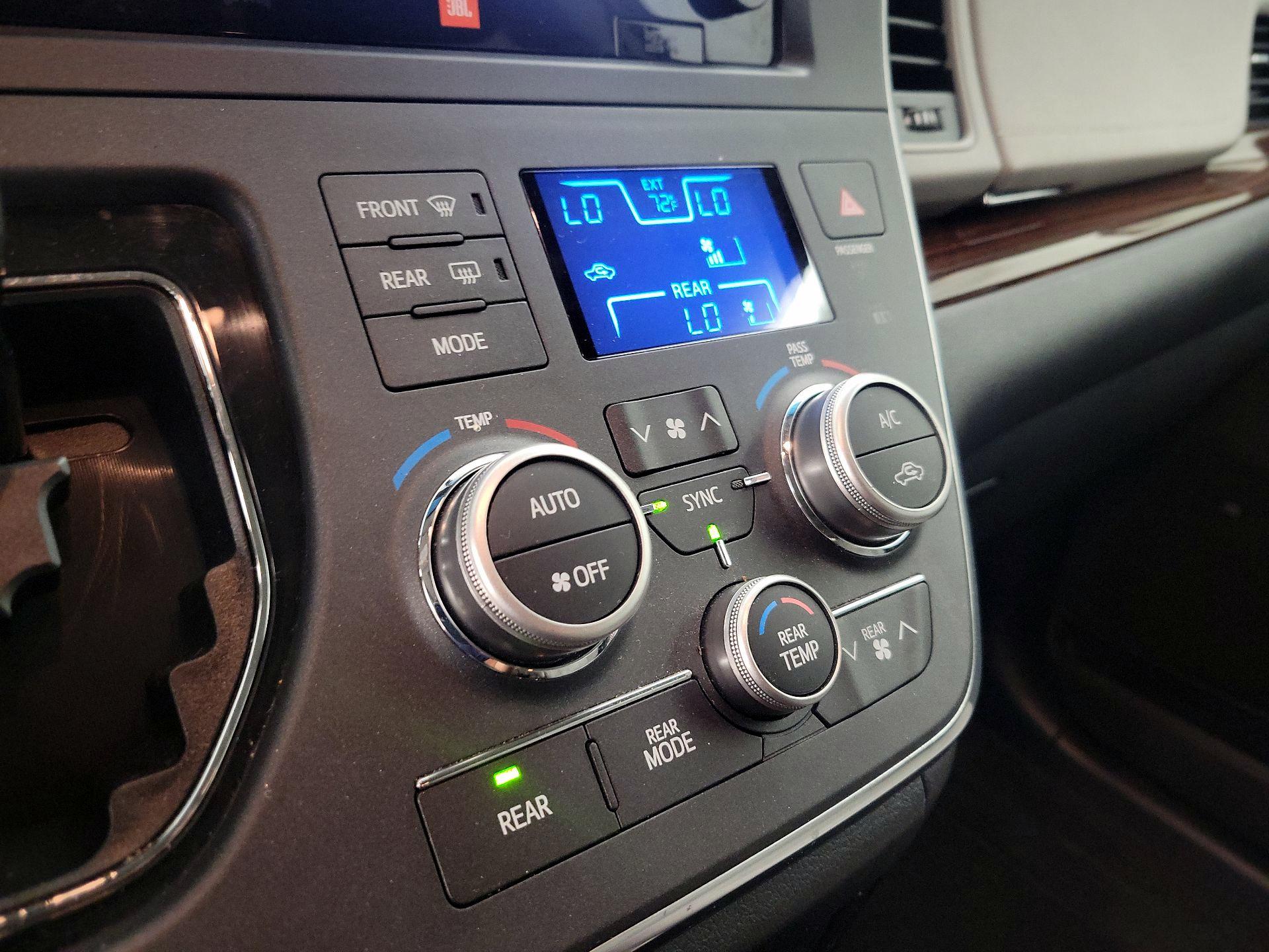 Thumbnail: 2017 Toyota Sienna - 17