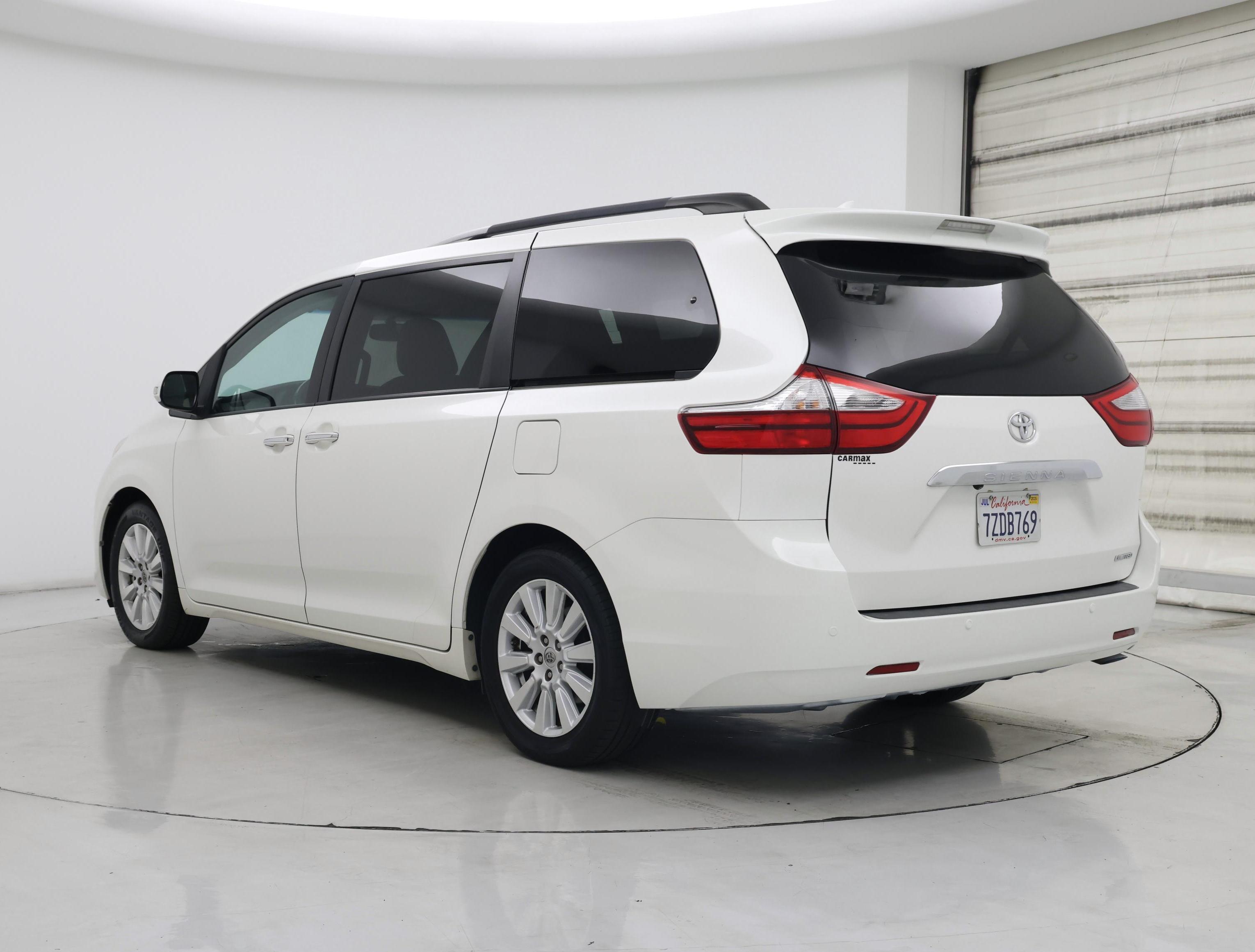 Thumbnail: 2017 Toyota Sienna - 2