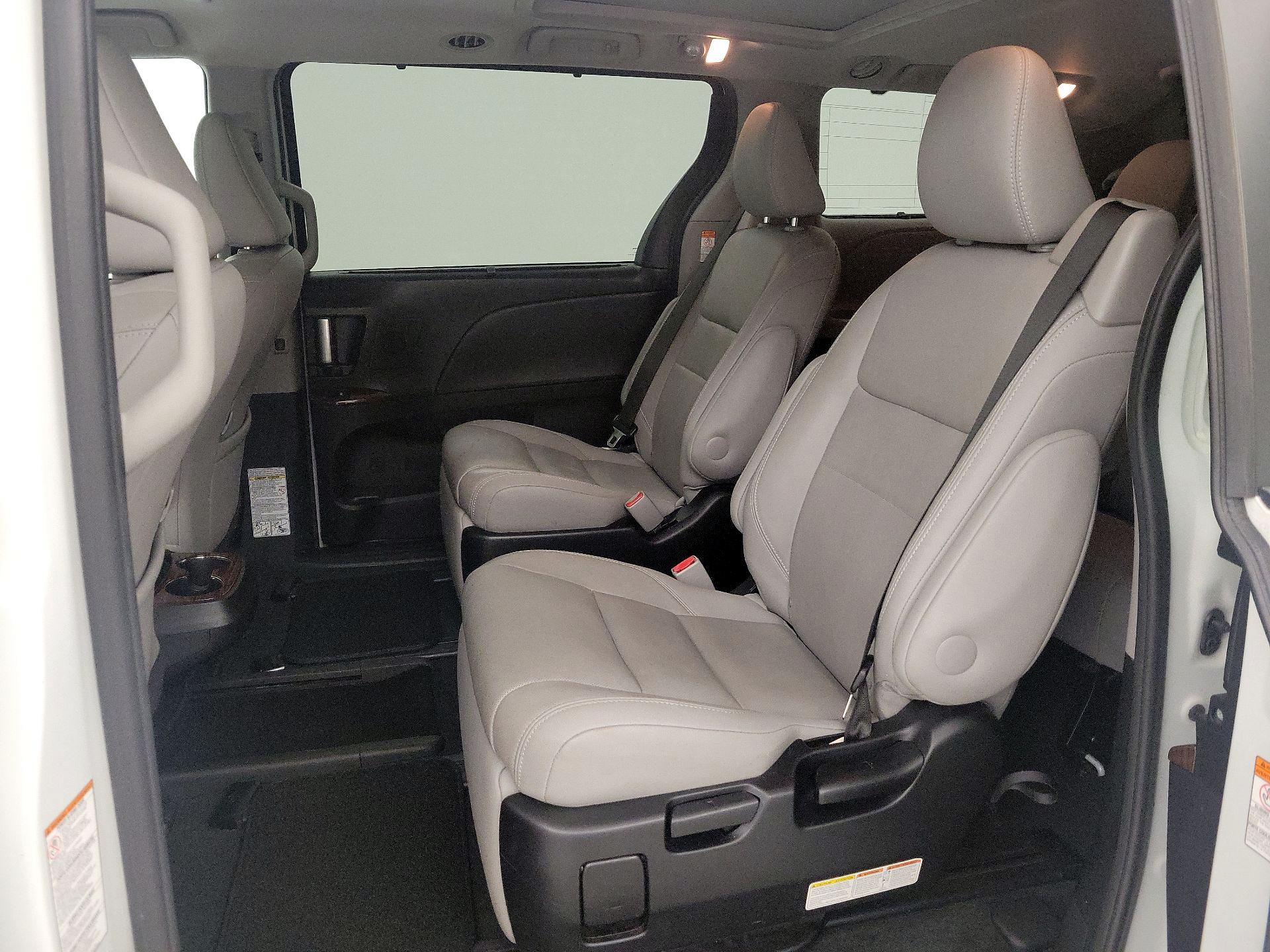 Thumbnail: 2017 Toyota Sienna - 20