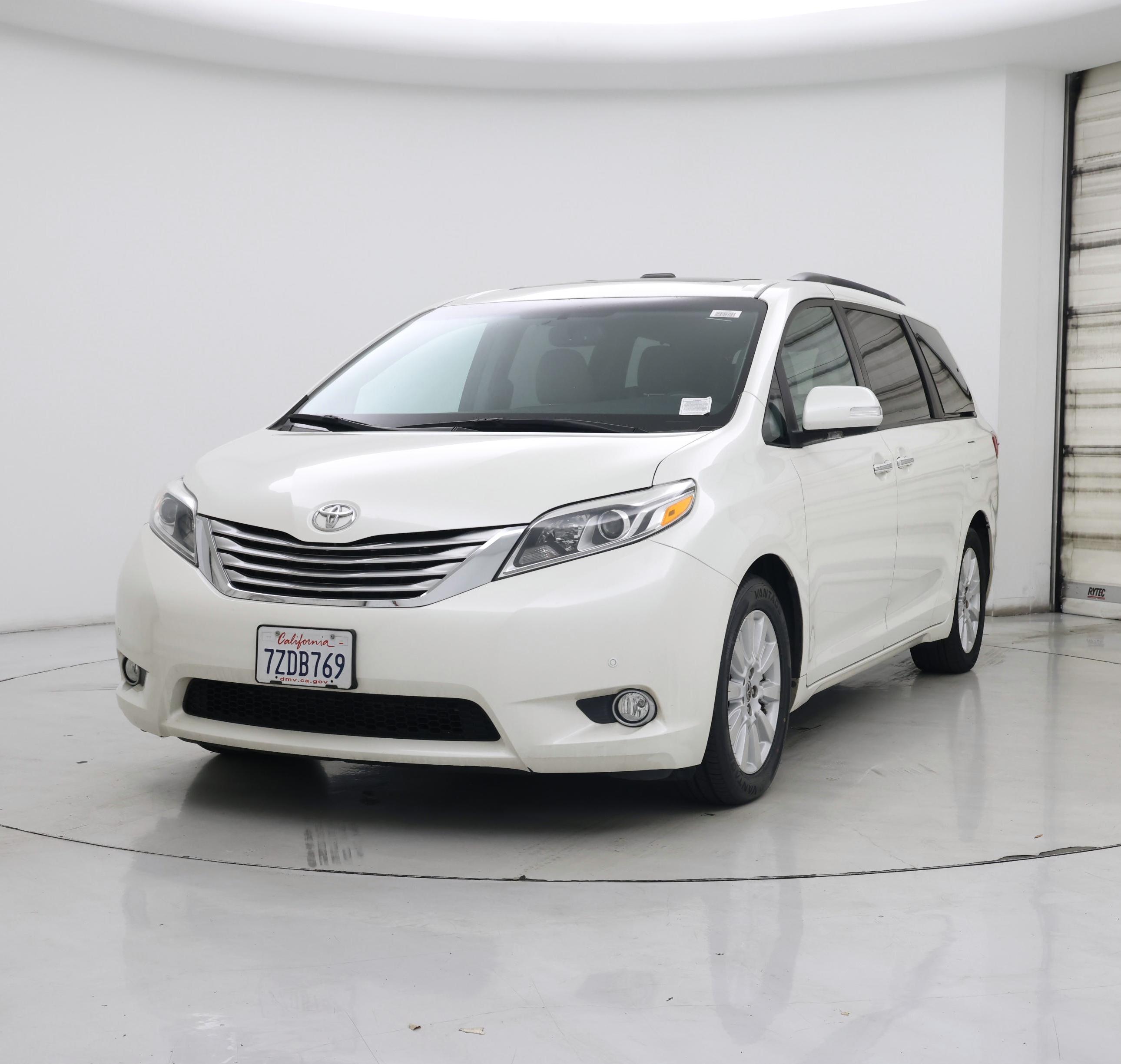 Thumbnail: 2017 Toyota Sienna - 4