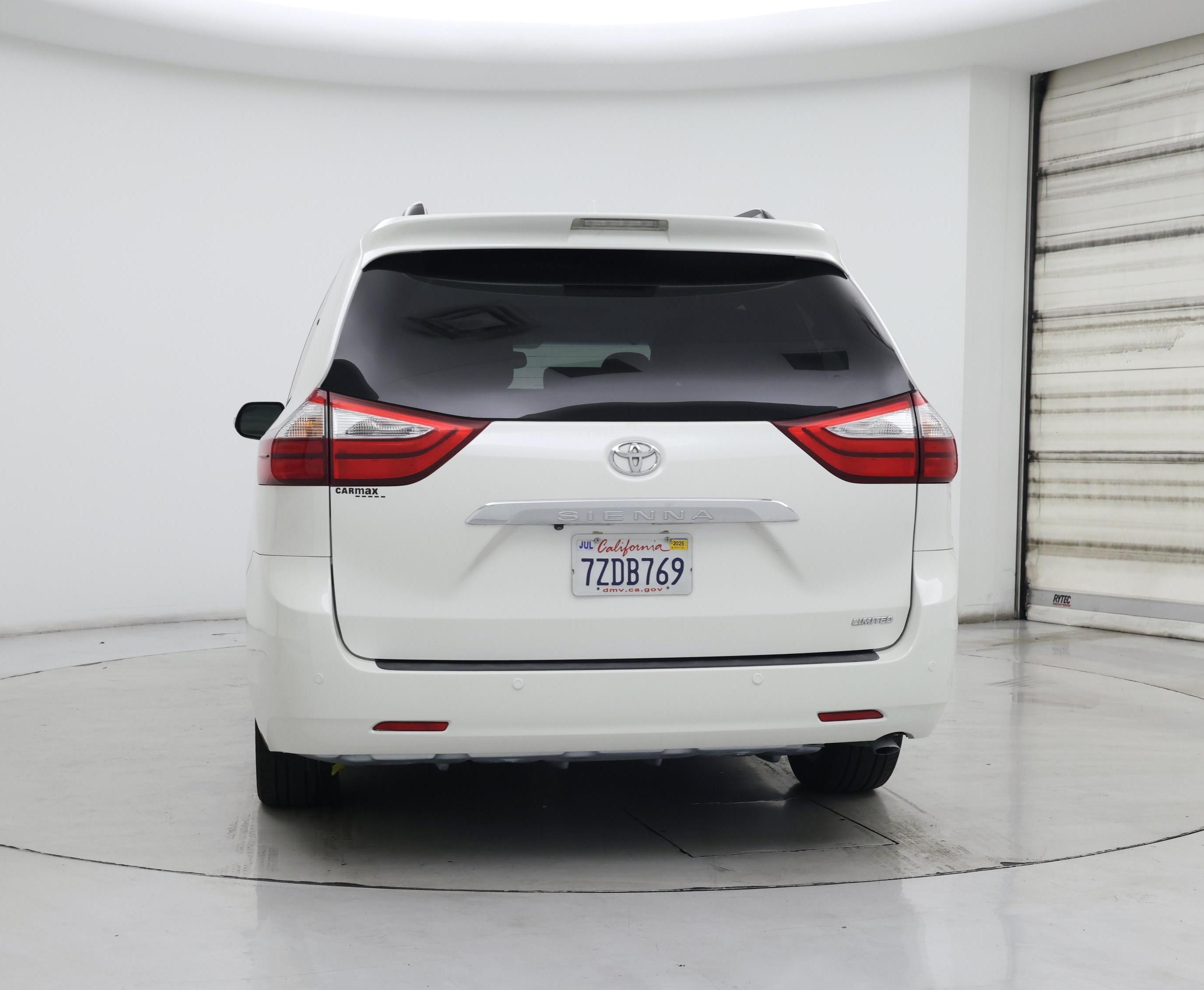 Thumbnail: 2017 Toyota Sienna - 6