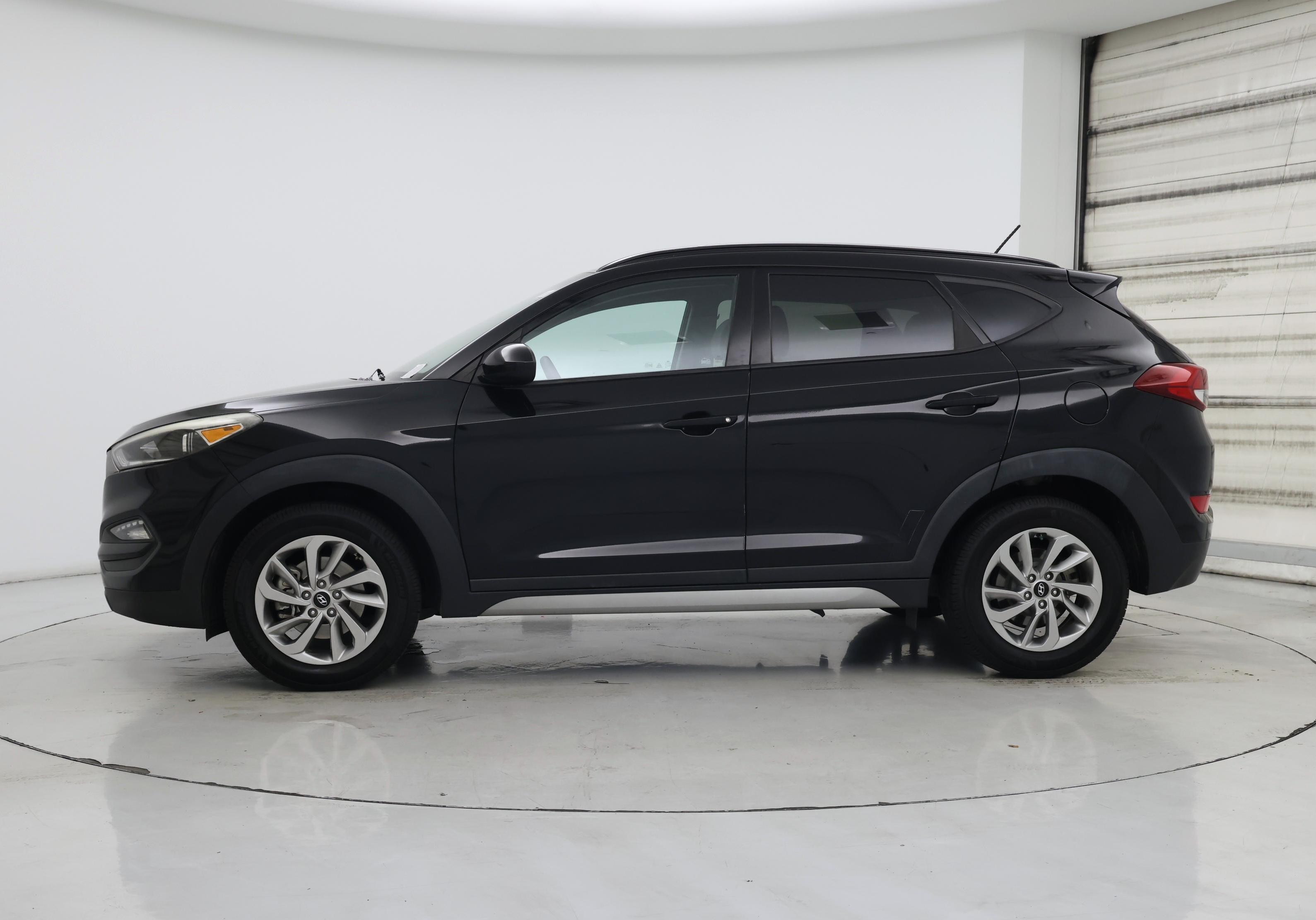 Thumbnail: 2017 Hyundai Tucson - 3