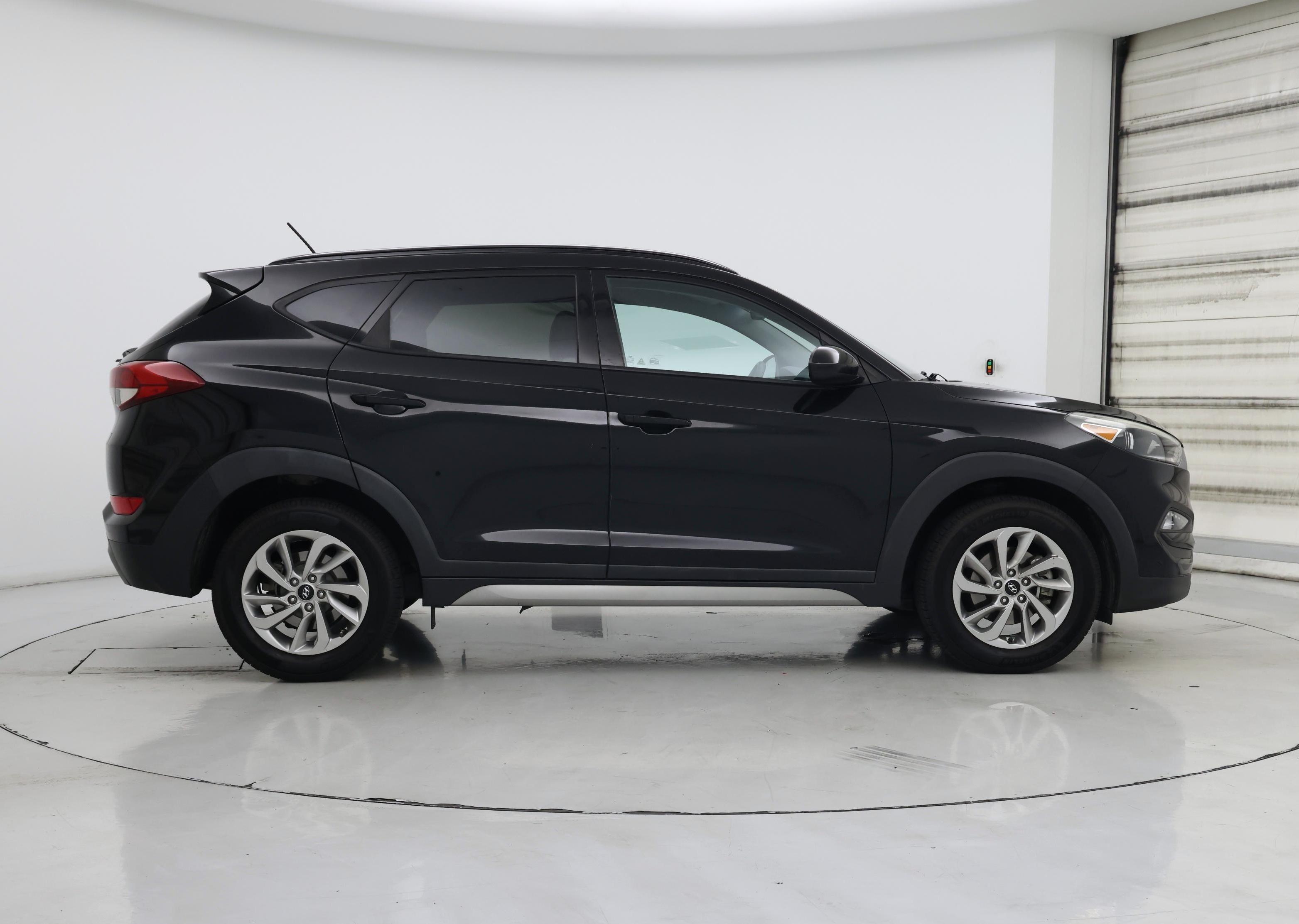 Thumbnail: 2017 Hyundai Tucson - 7