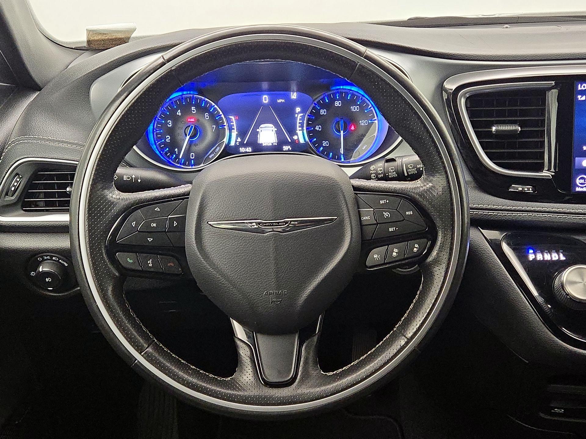 Thumbnail: 2020 Chrysler Pacifica - 10