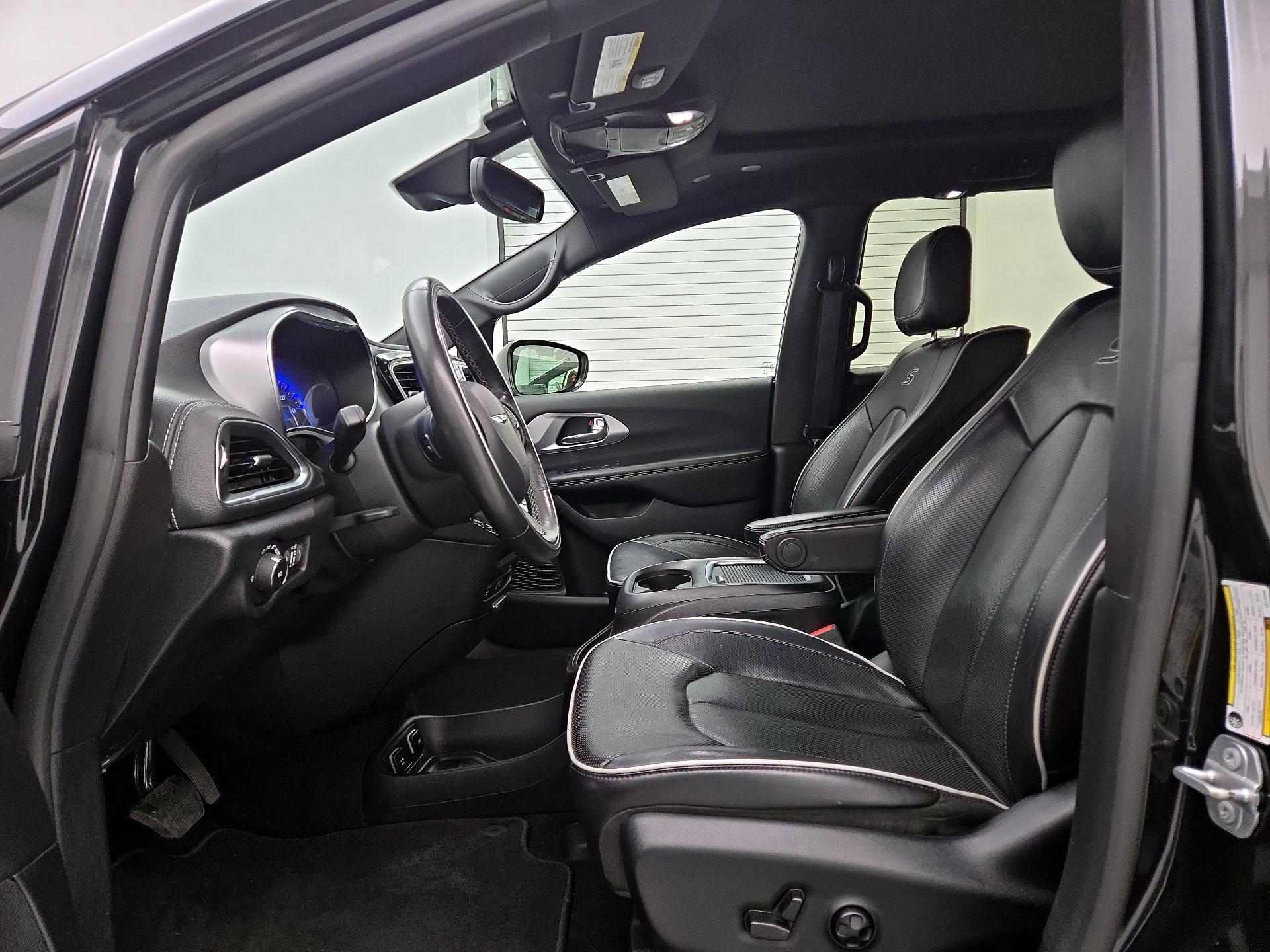Thumbnail: 2020 Chrysler Pacifica - 11