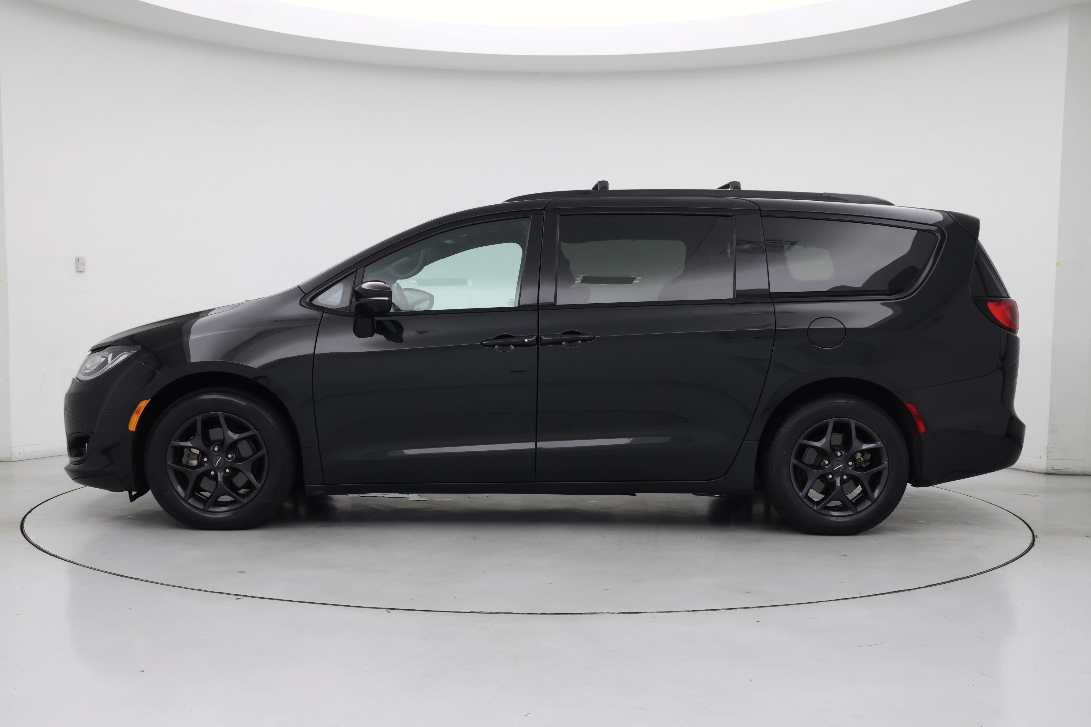 Thumbnail: 2020 Chrysler Pacifica - 3