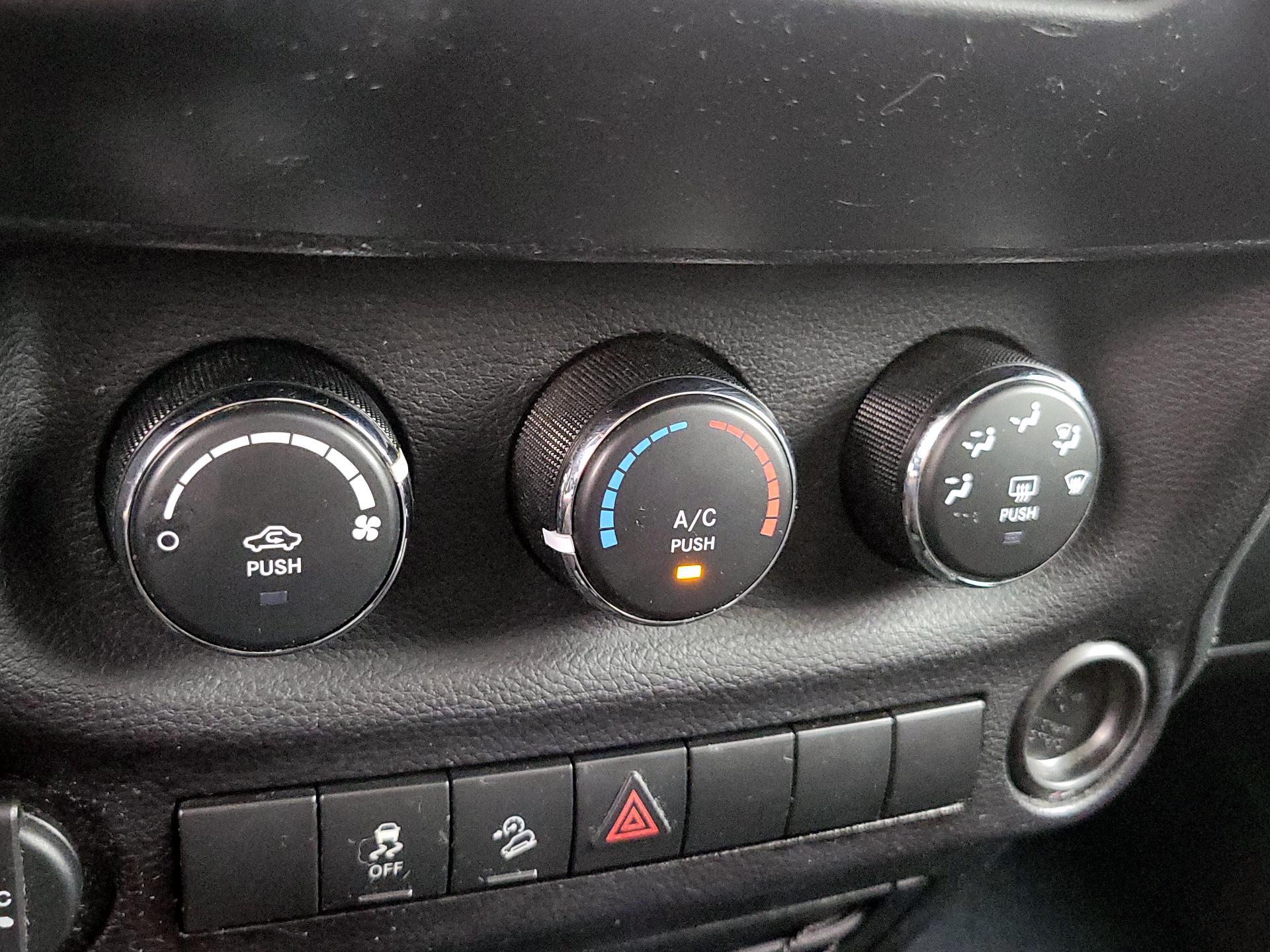 Thumbnail: 2018 Jeep Wrangler - 14