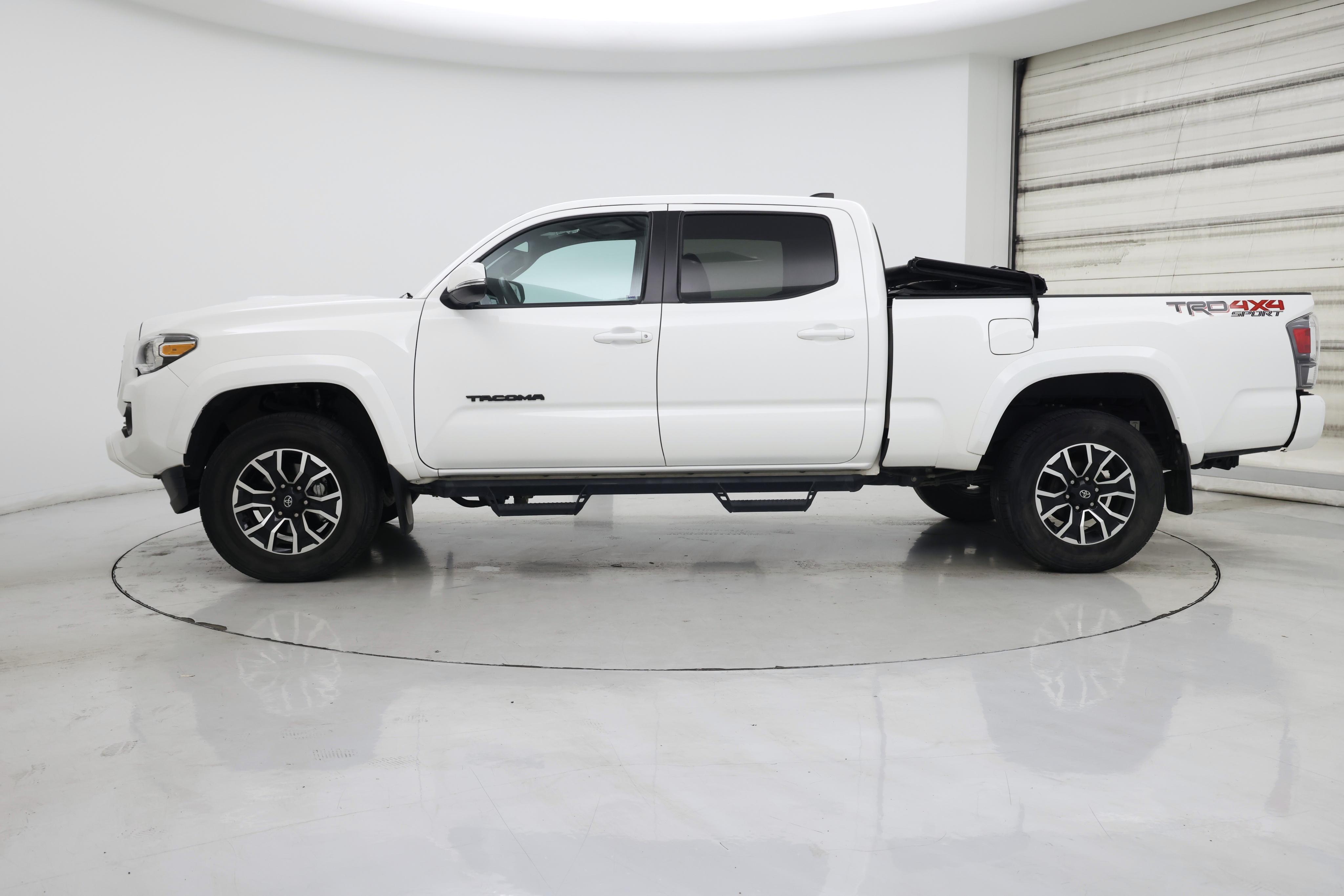 Thumbnail: 2022 Toyota Tacoma - 3
