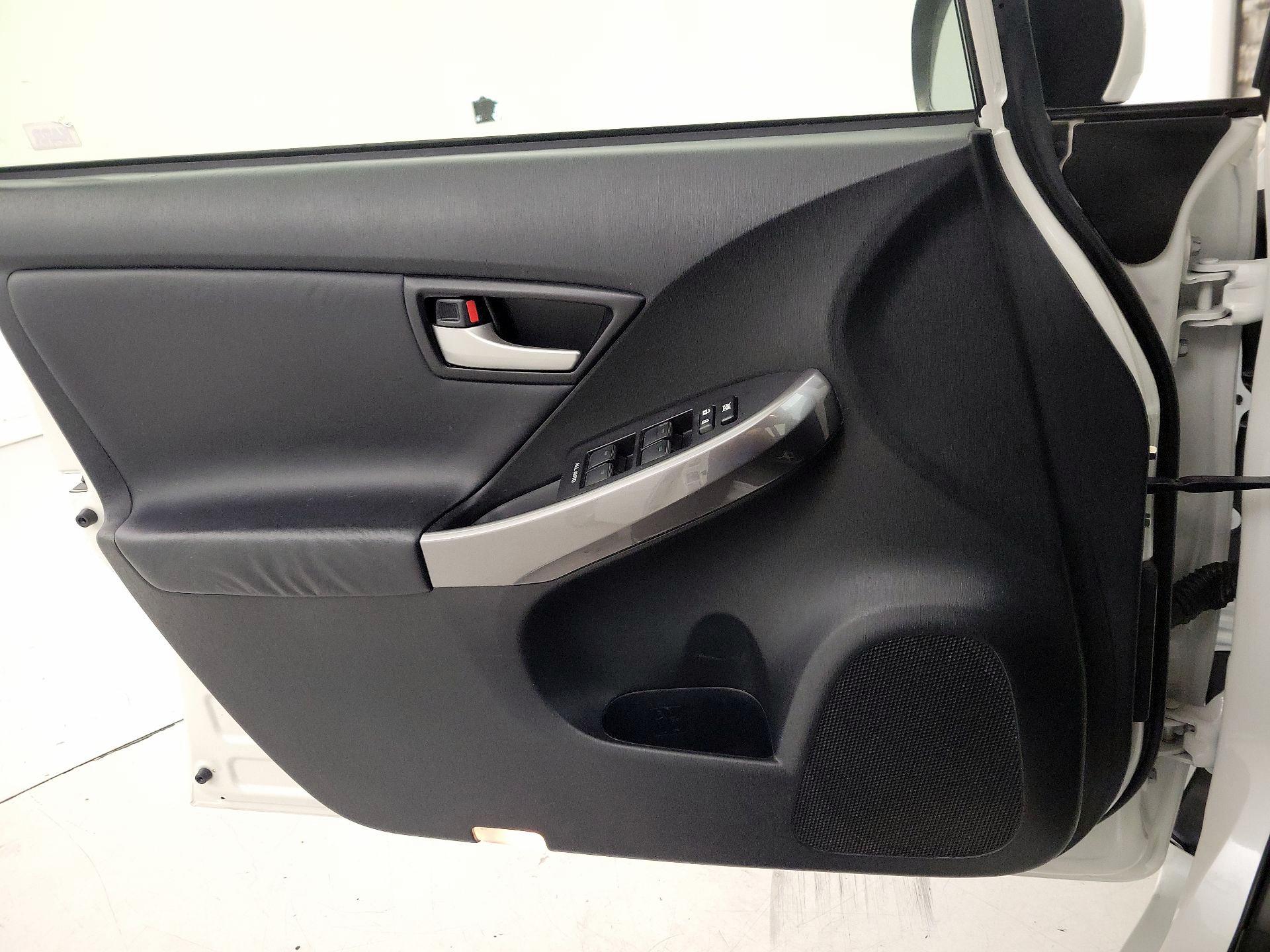 Thumbnail: 2013 Toyota Prius - 10