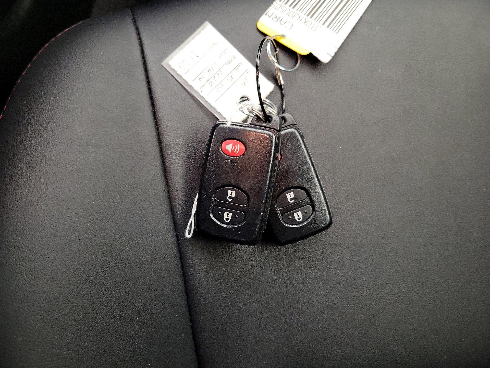Thumbnail: 2013 Toyota Prius - 20