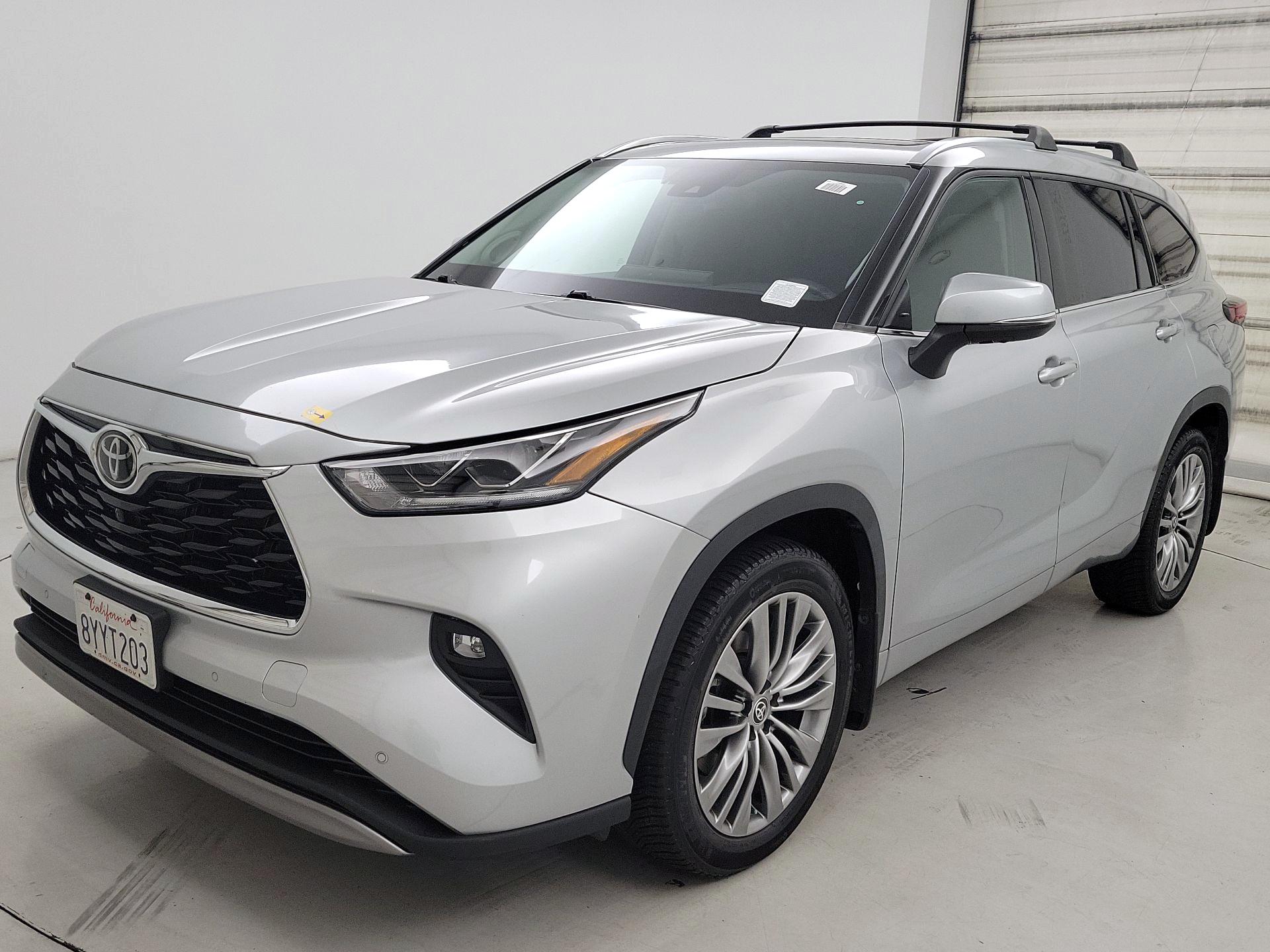 Thumbnail: 2022 Toyota Highlander - 3