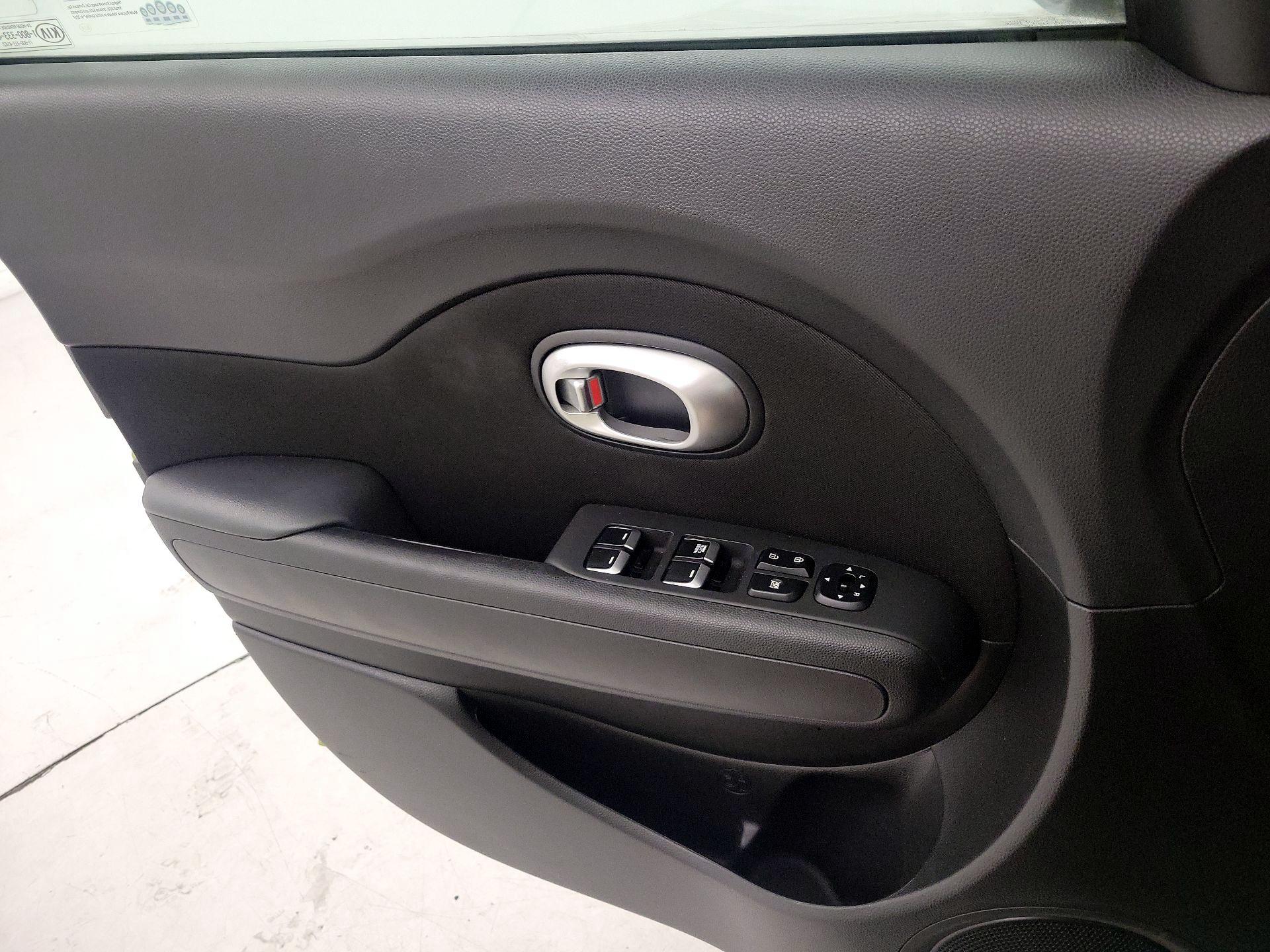 Thumbnail: 2017 Kia Soul - 12