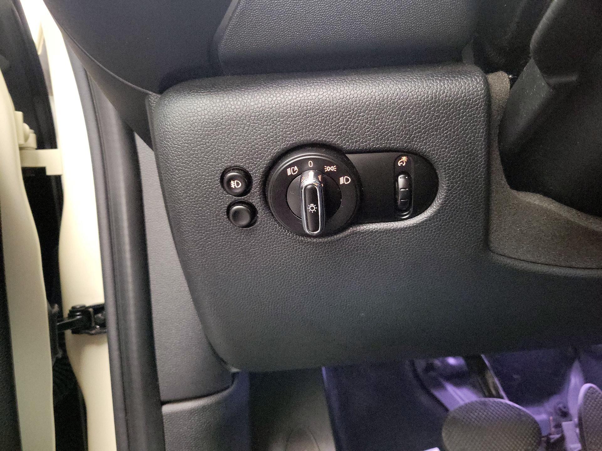 Thumbnail: 2015 MINI Cooper Hardtop - 13