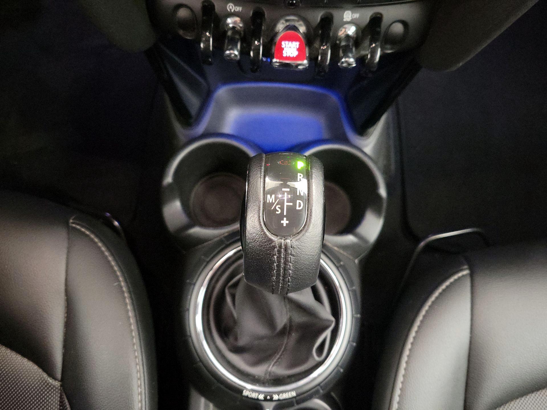 Thumbnail: 2015 MINI Cooper Hardtop - 16