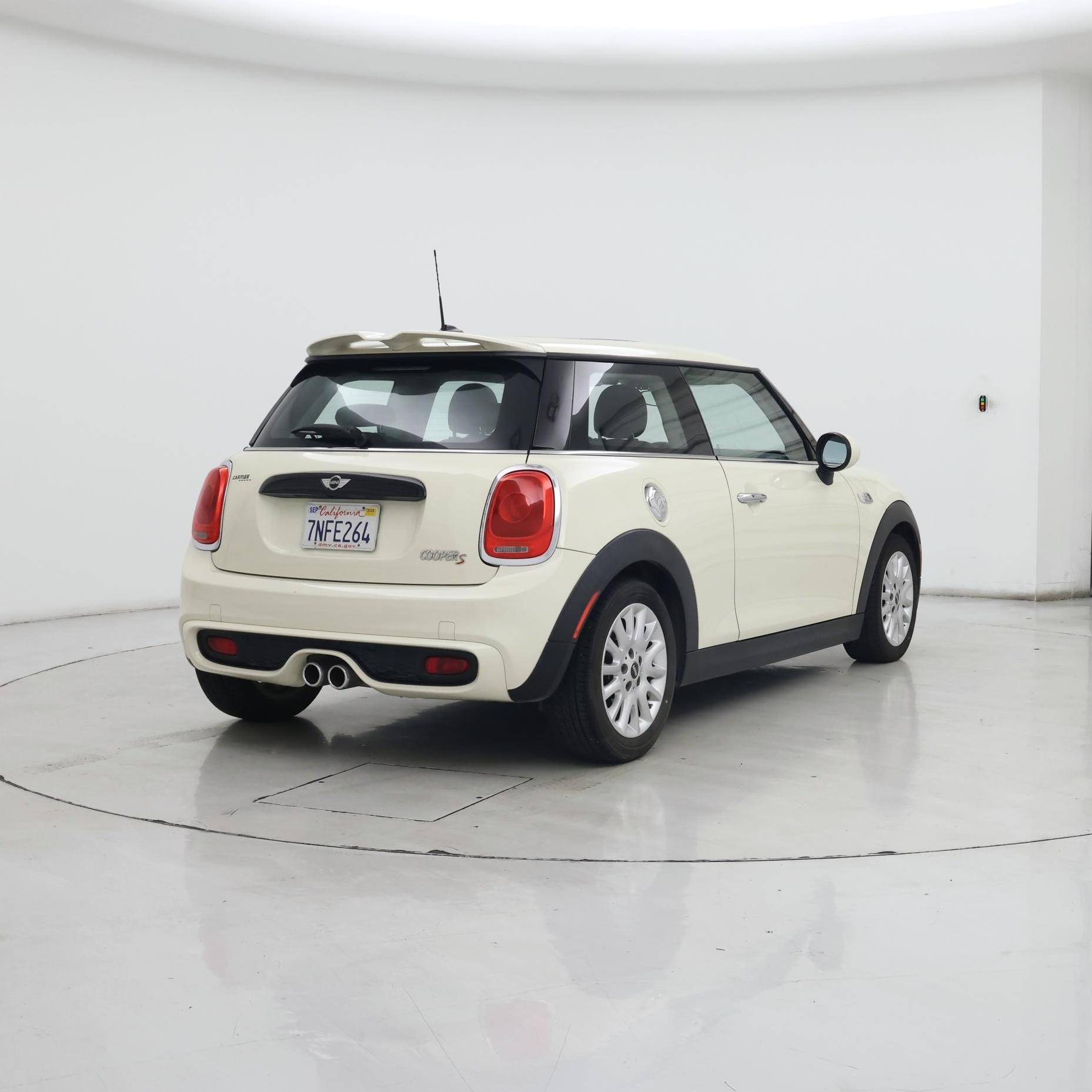 Thumbnail: 2015 MINI Cooper Hardtop - 8