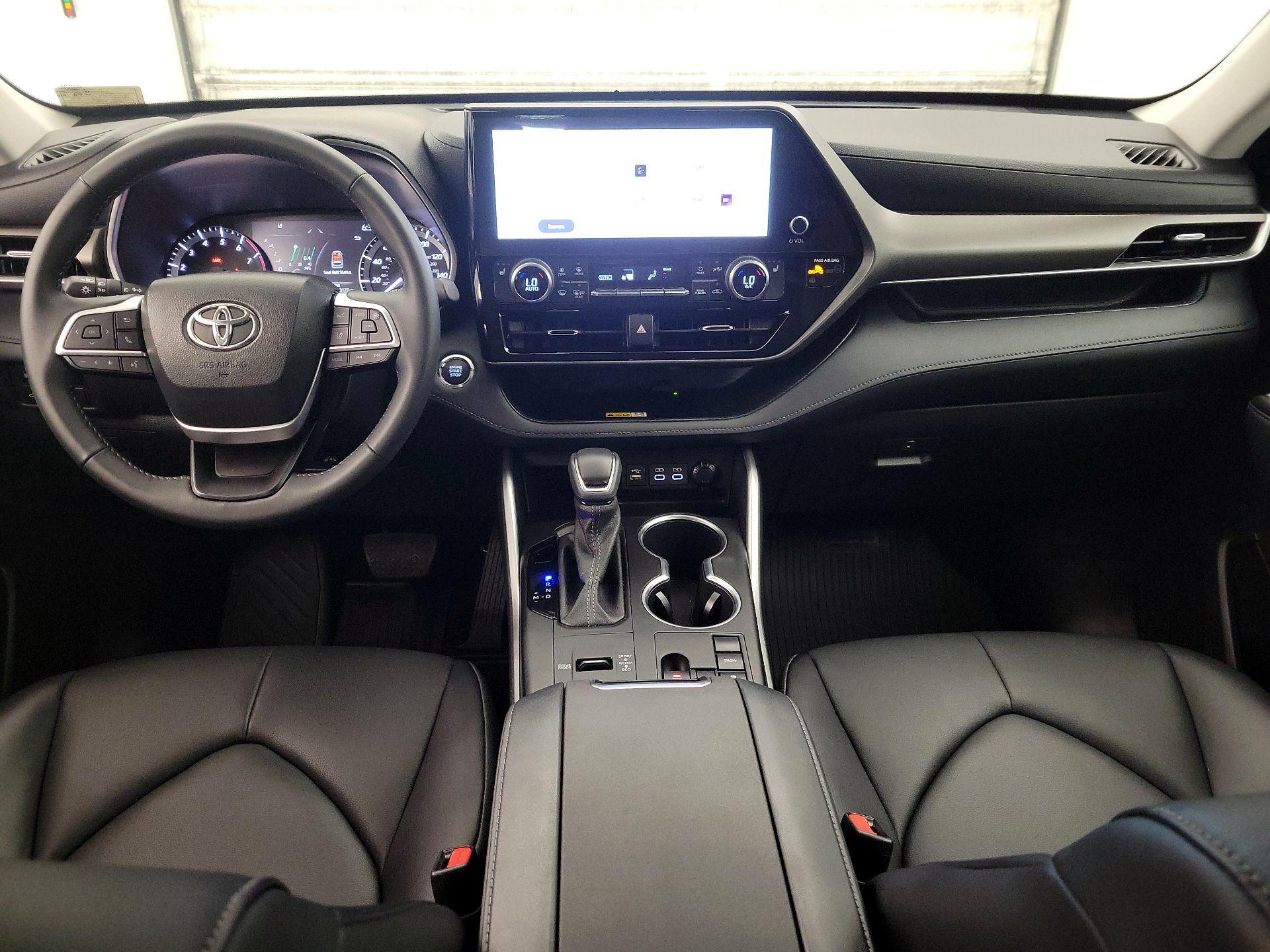 Thumbnail: 2023 Toyota Highlander - 9