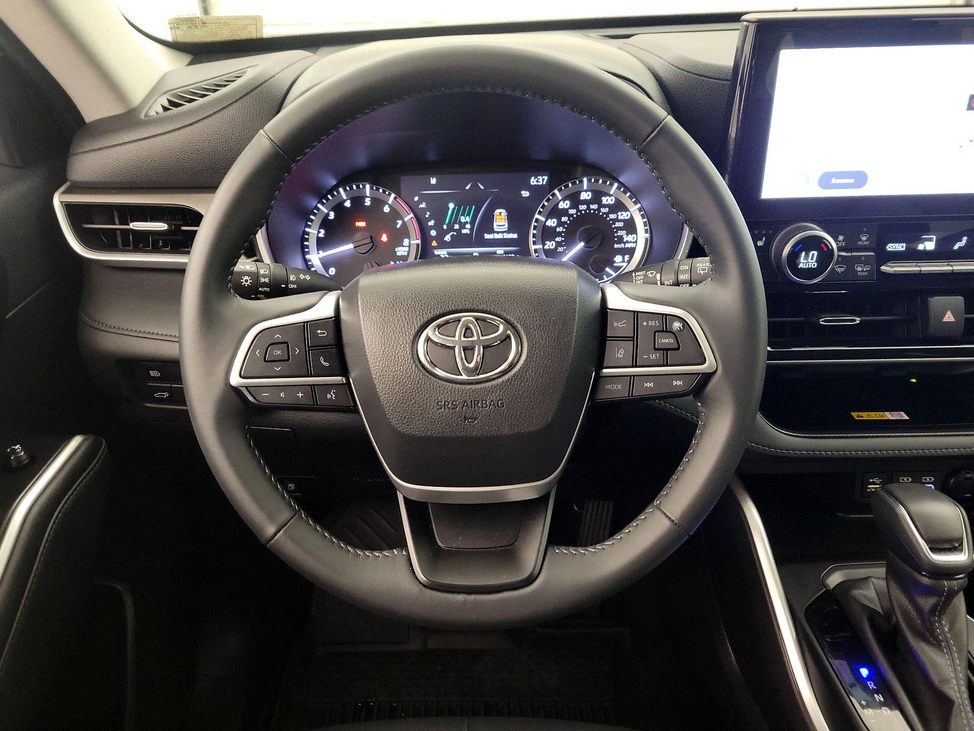 Thumbnail: 2023 Toyota Highlander - 10