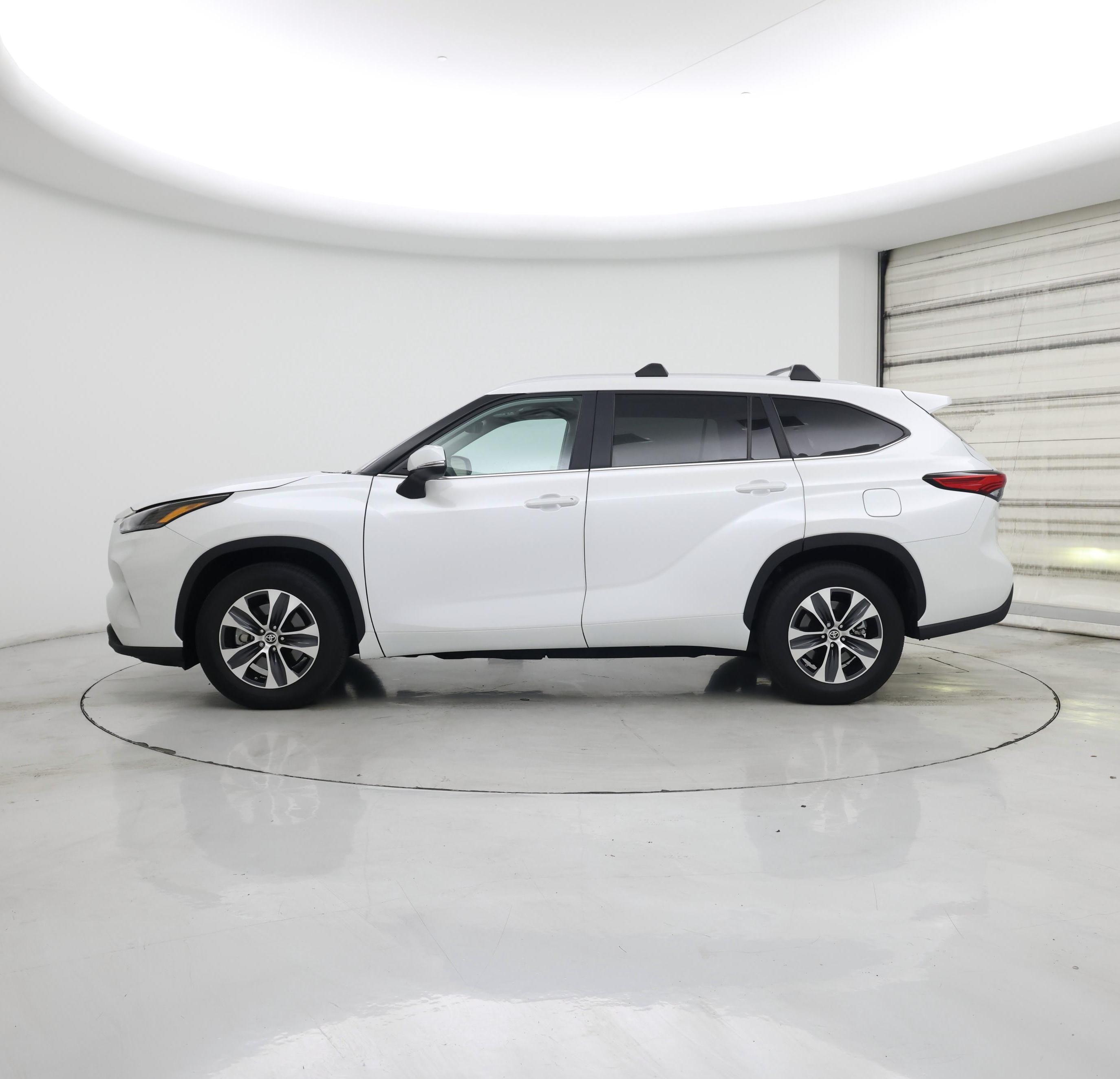 Thumbnail: 2023 Toyota Highlander - 3
