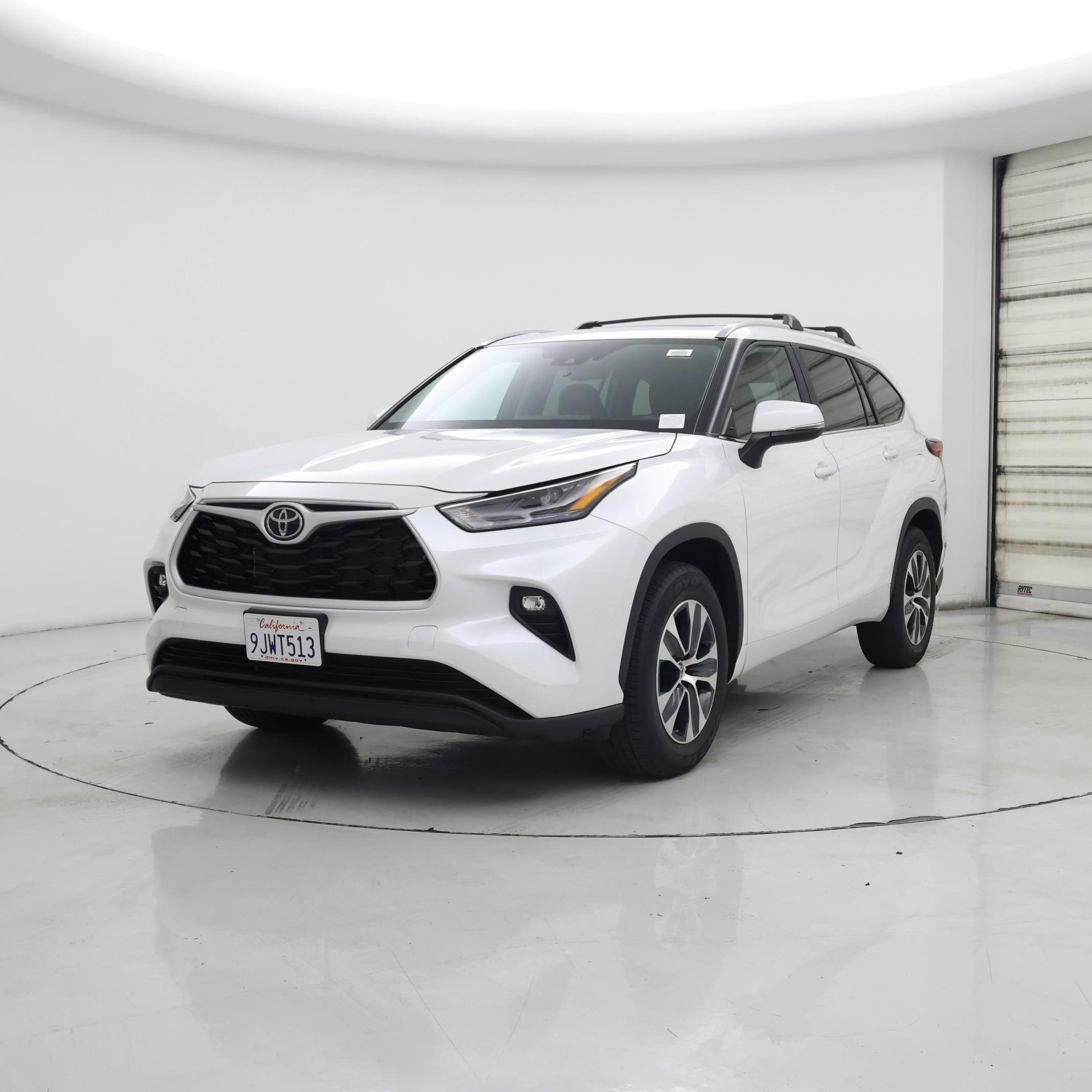 Thumbnail: 2023 Toyota Highlander - 4