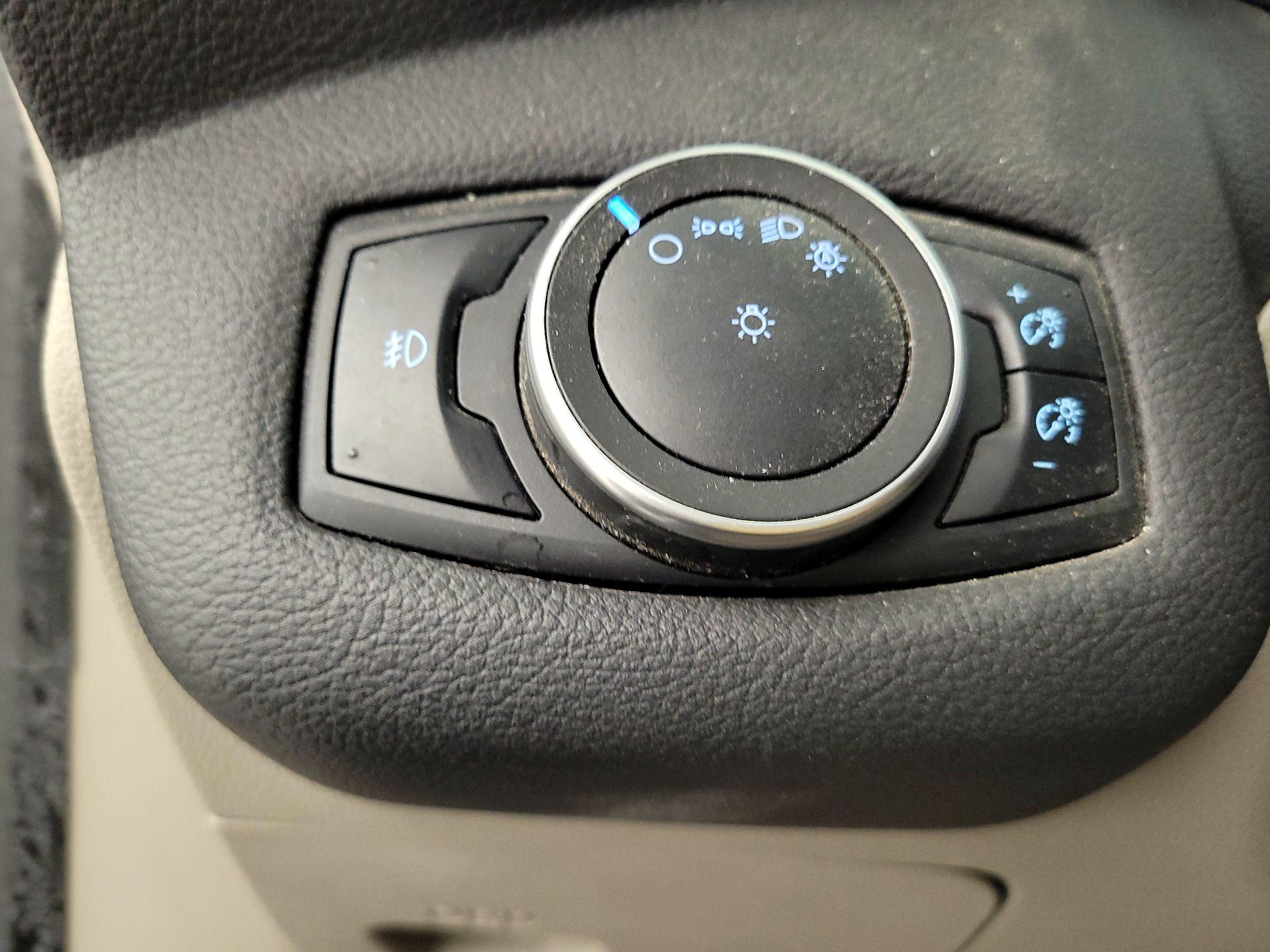Thumbnail: 2015 Ford C-Max - 13