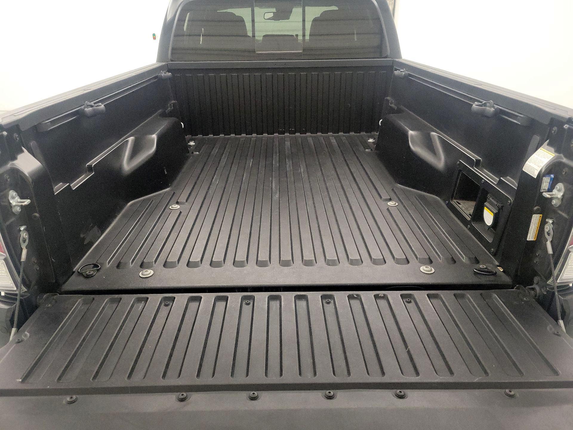 Thumbnail: 2022 Toyota Tacoma - 19