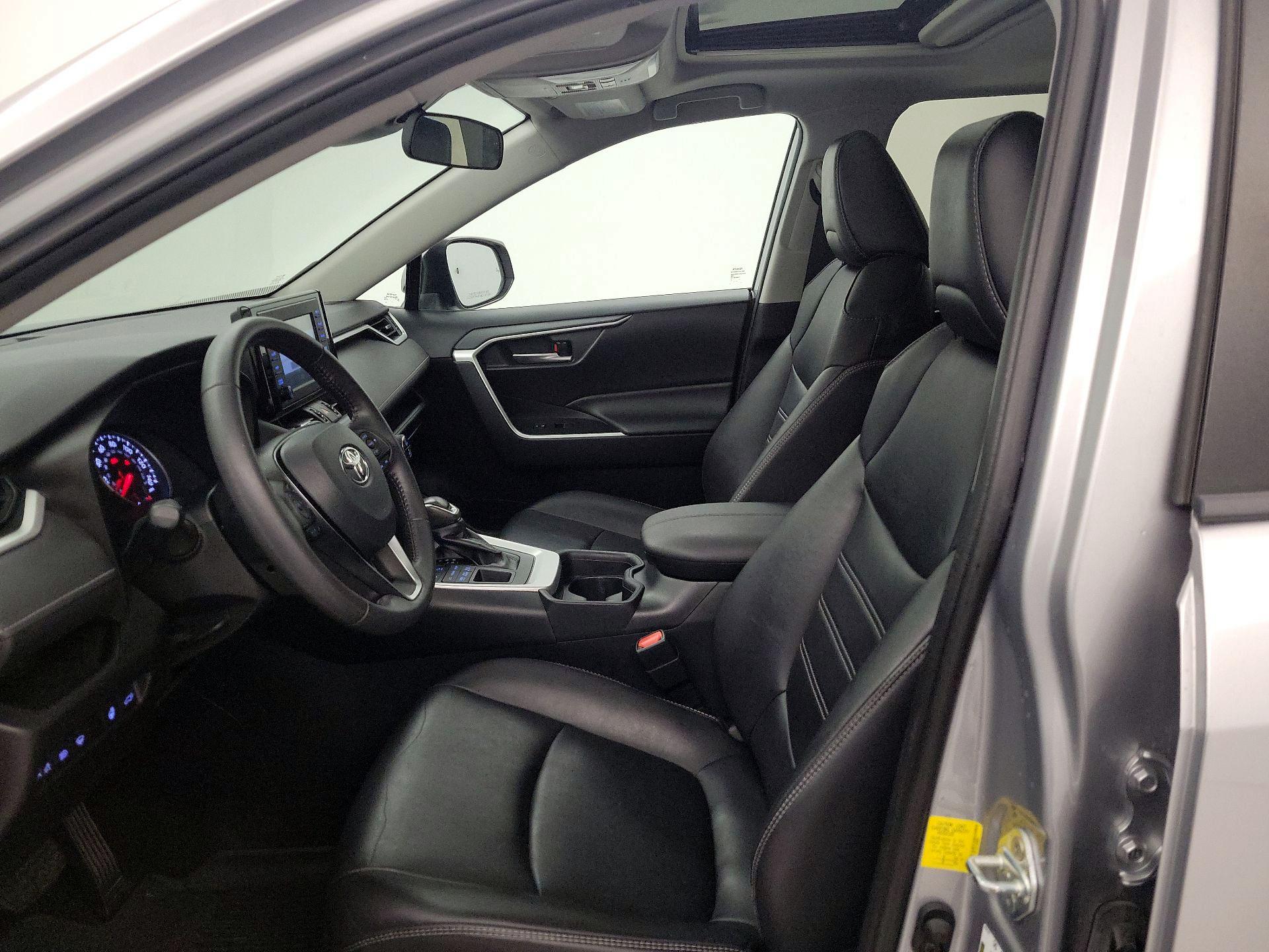 Thumbnail: 2019 Toyota RAV4 - 9