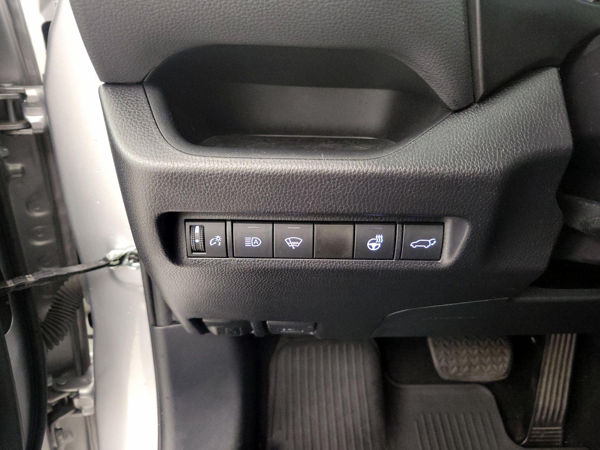 Thumbnail: 2019 Toyota RAV4 - 11