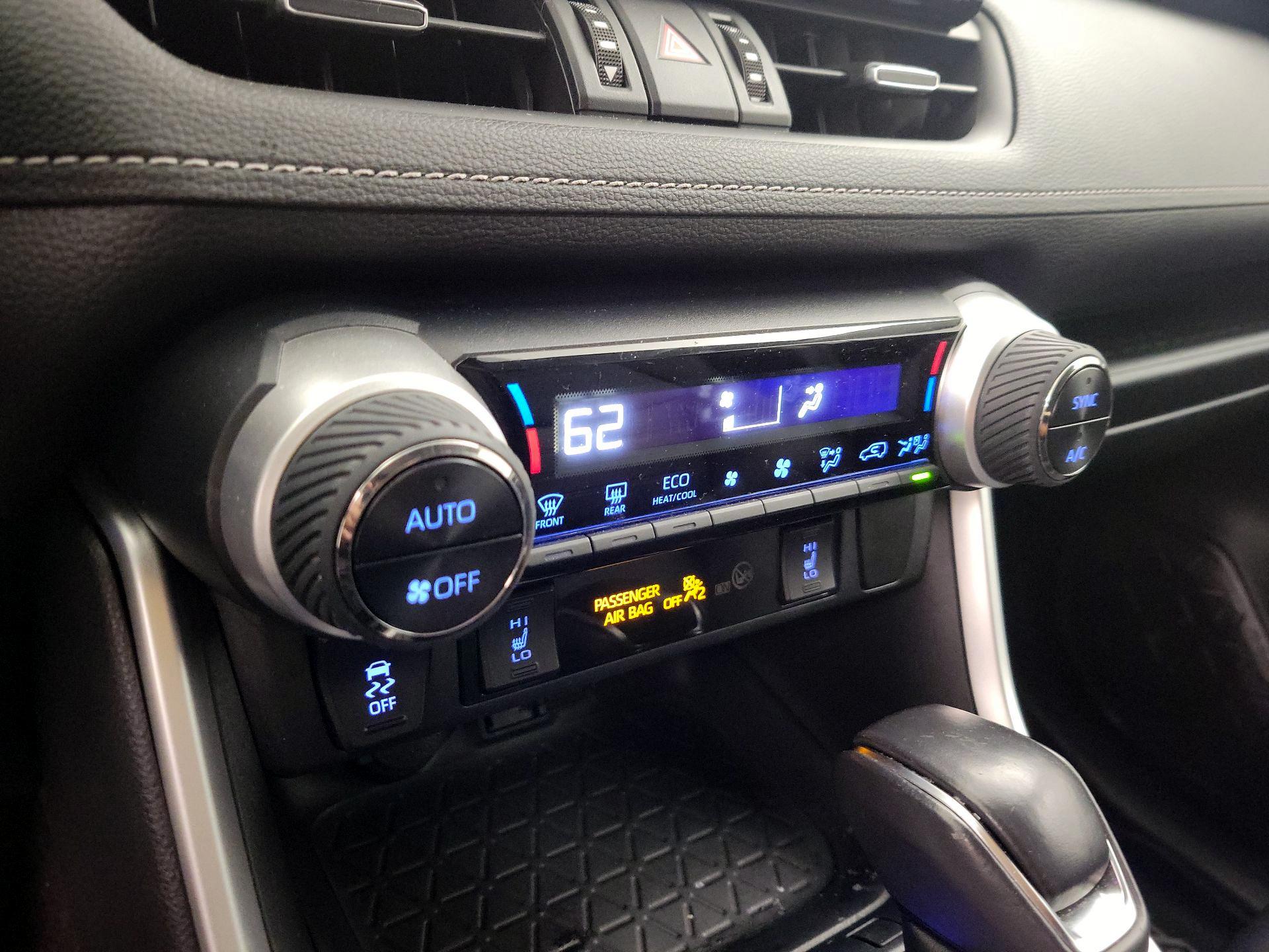 Thumbnail: 2019 Toyota RAV4 - 14