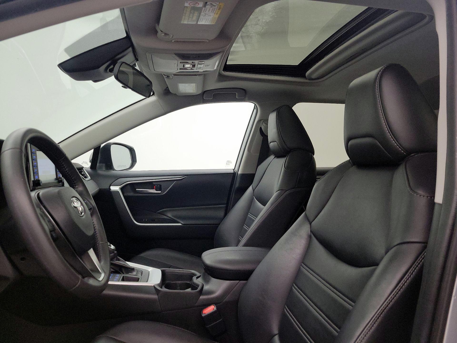 Thumbnail: 2019 Toyota RAV4 - 17