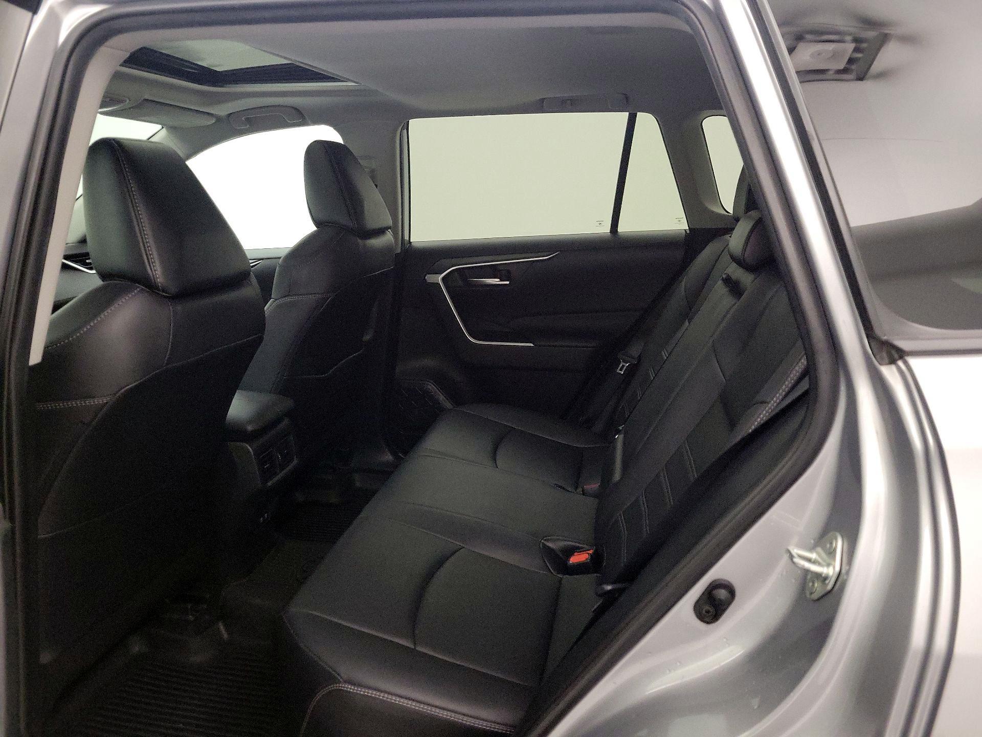 Thumbnail: 2019 Toyota RAV4 - 18