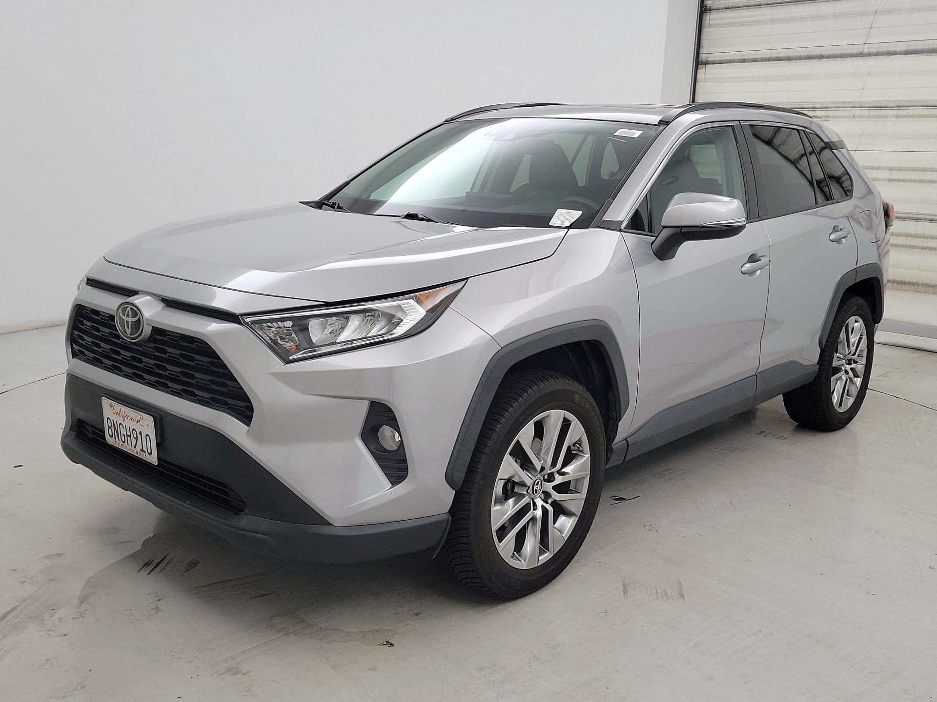 Thumbnail: 2019 Toyota RAV4 - 3