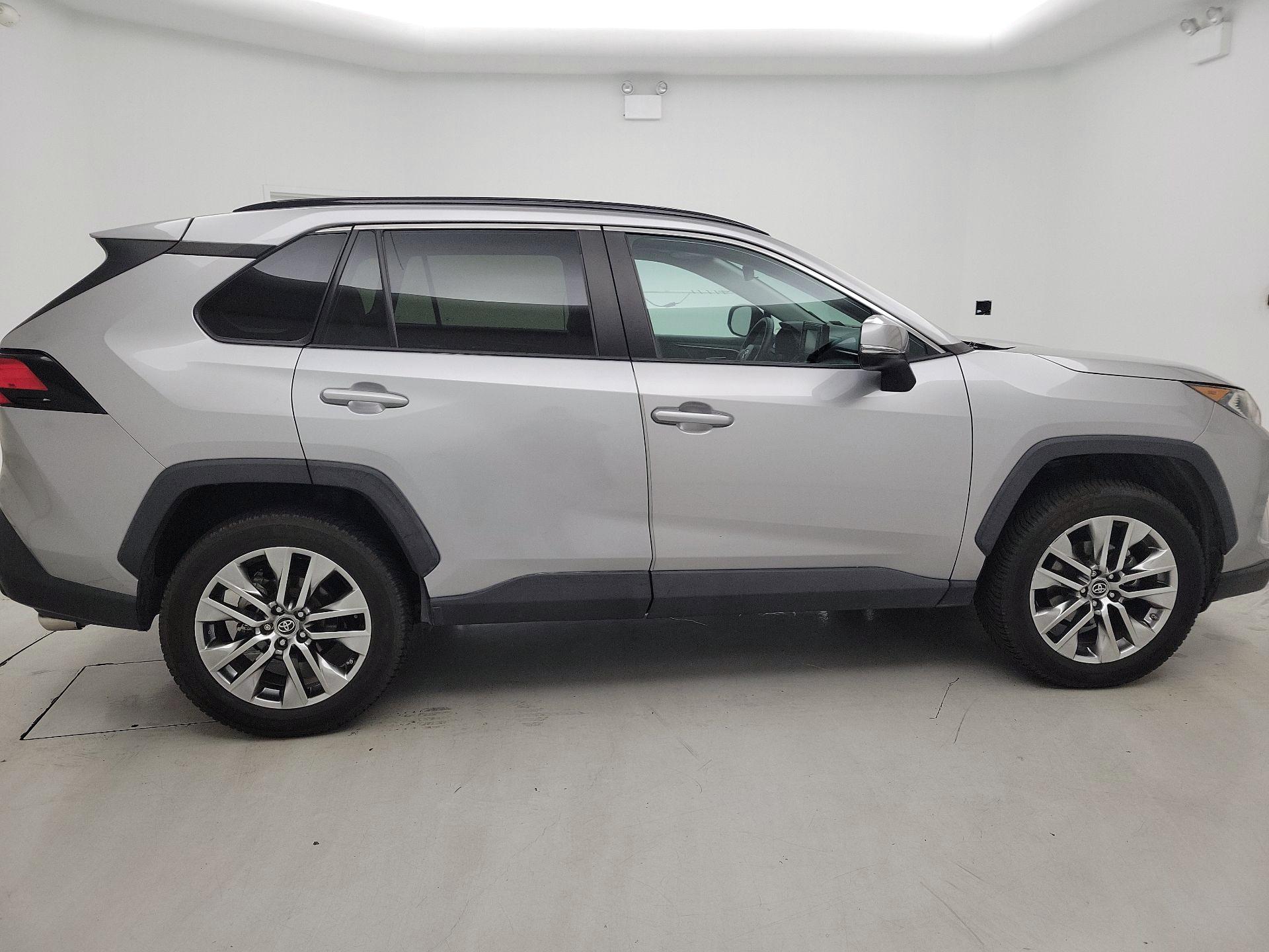 Thumbnail: 2019 Toyota RAV4 - 4