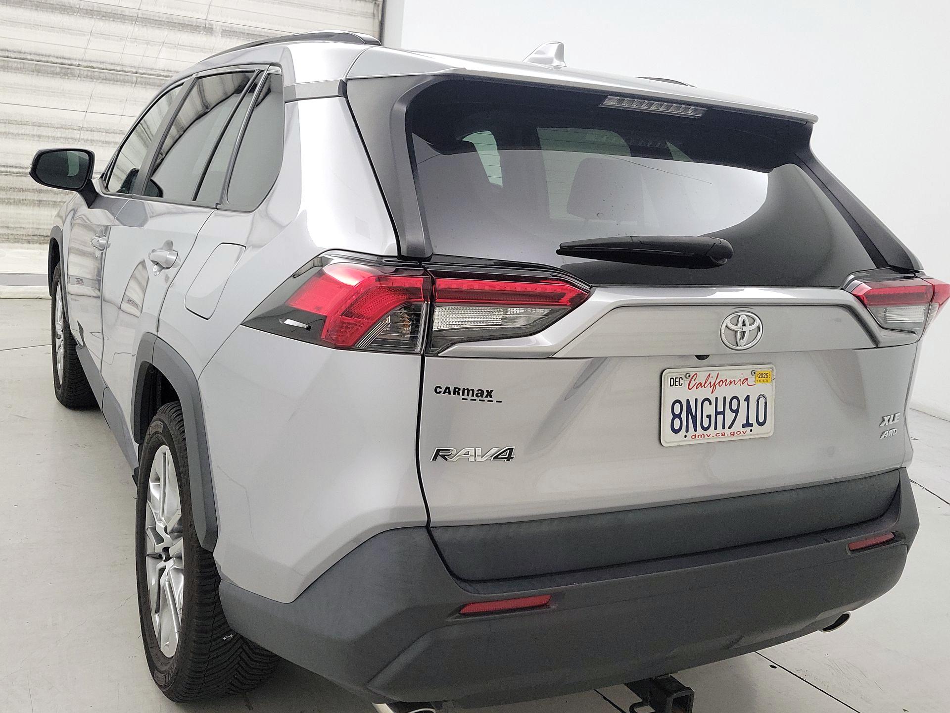 Thumbnail: 2019 Toyota RAV4 - 7