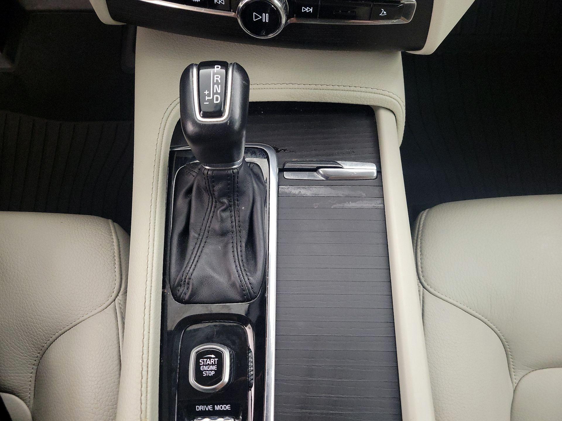 Thumbnail: 2020 Volvo XC90 - 17
