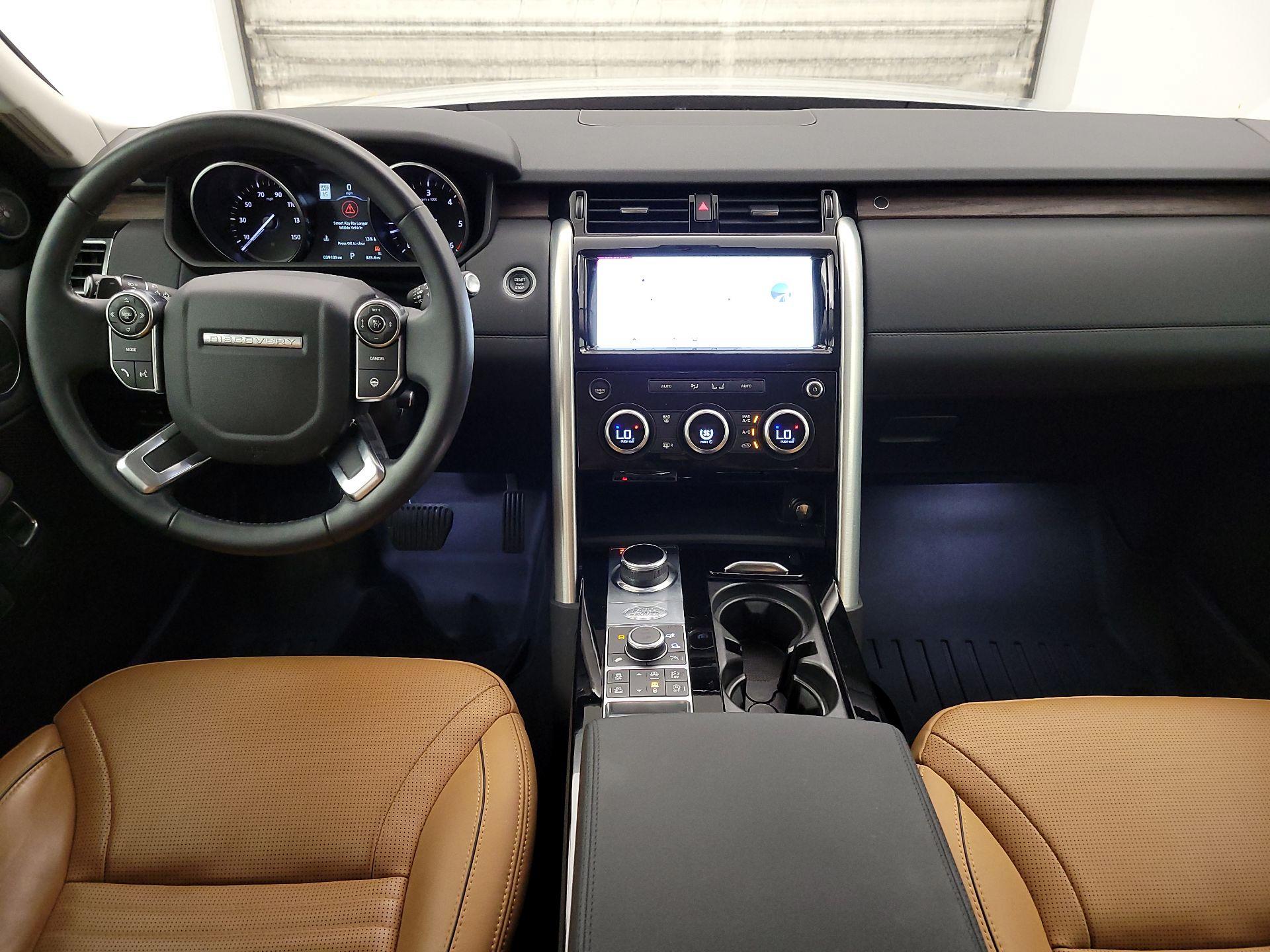 Thumbnail: 2017 Land Rover Discovery - 9