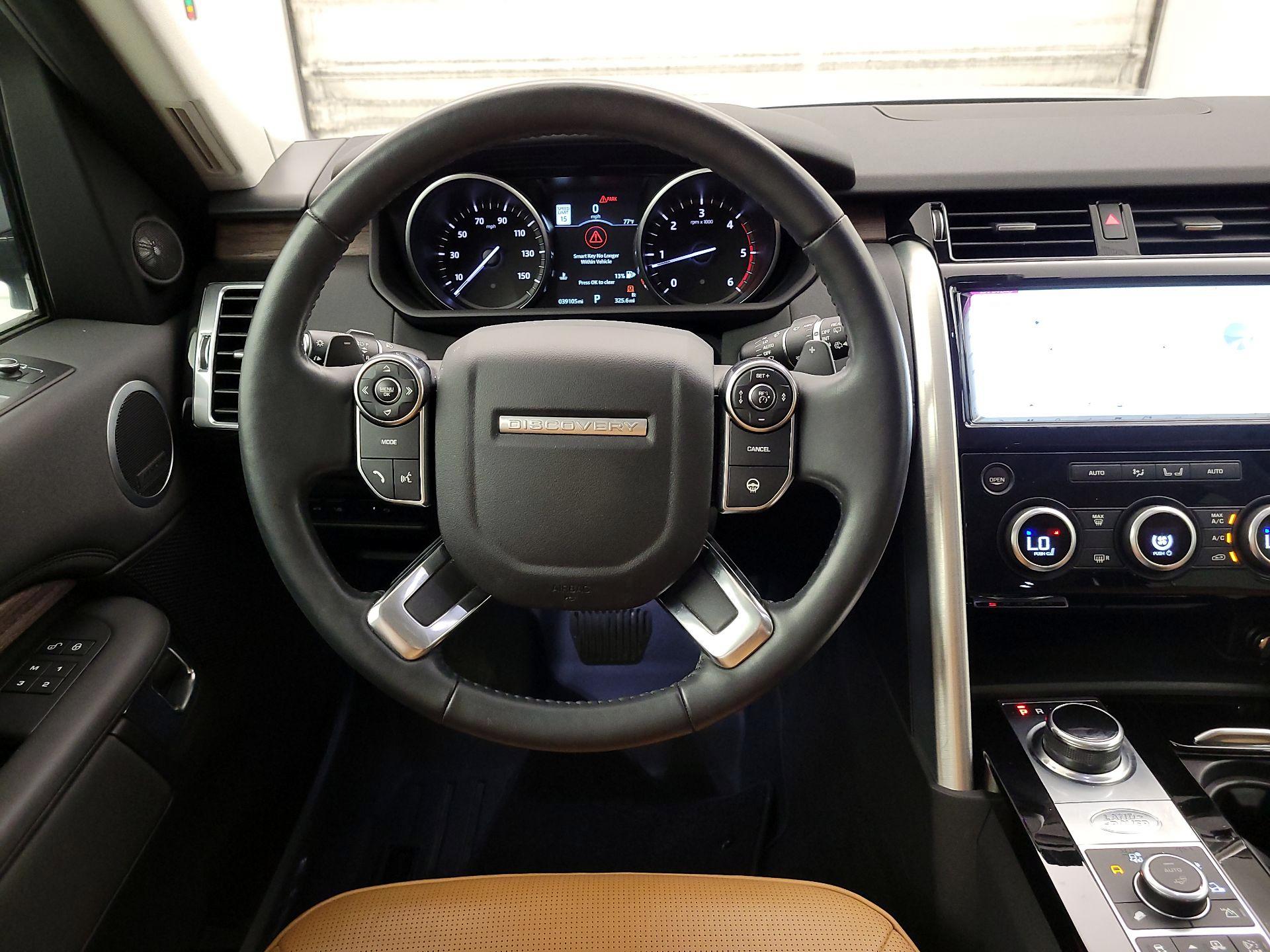 Thumbnail: 2017 Land Rover Discovery - 10