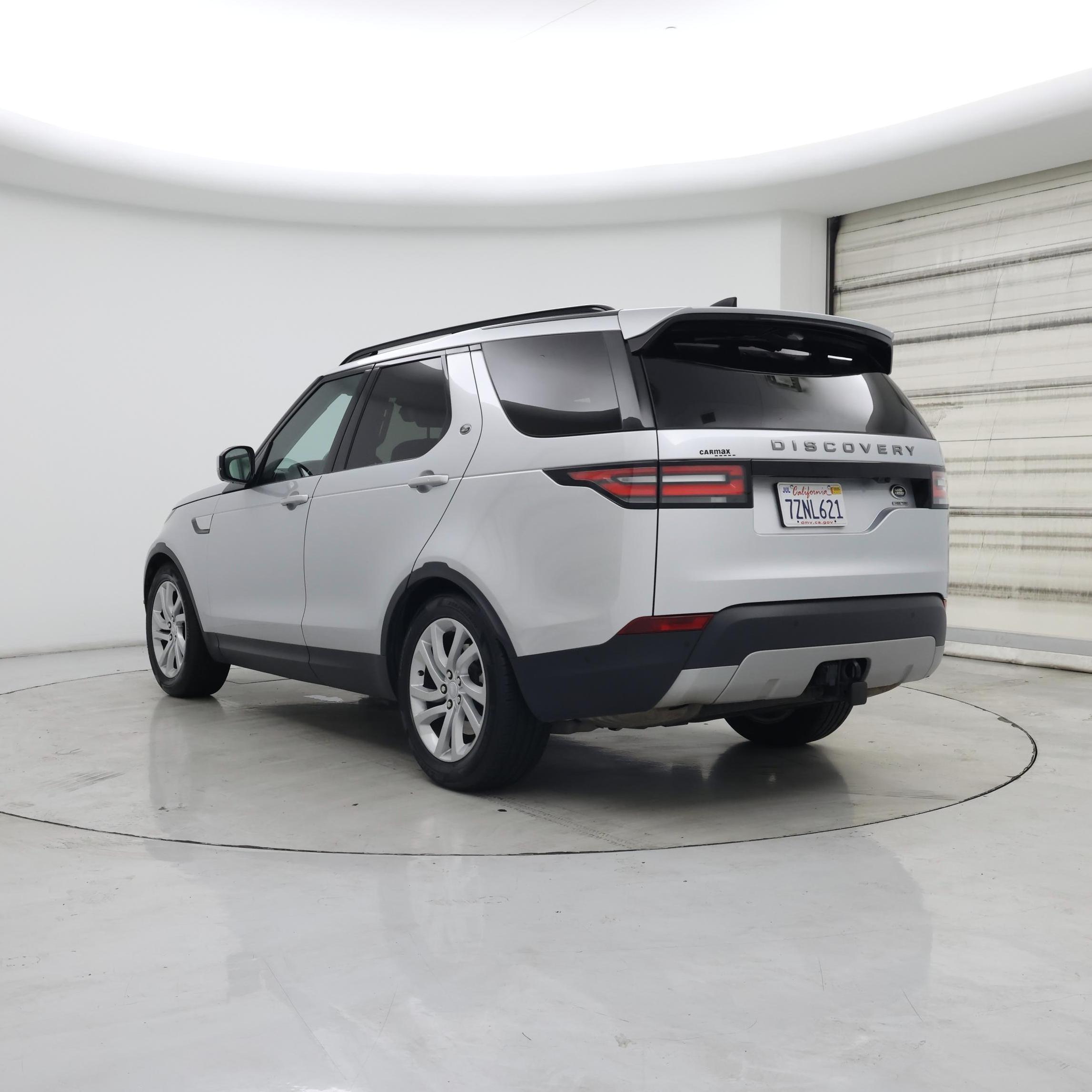Thumbnail: 2017 Land Rover Discovery - 2