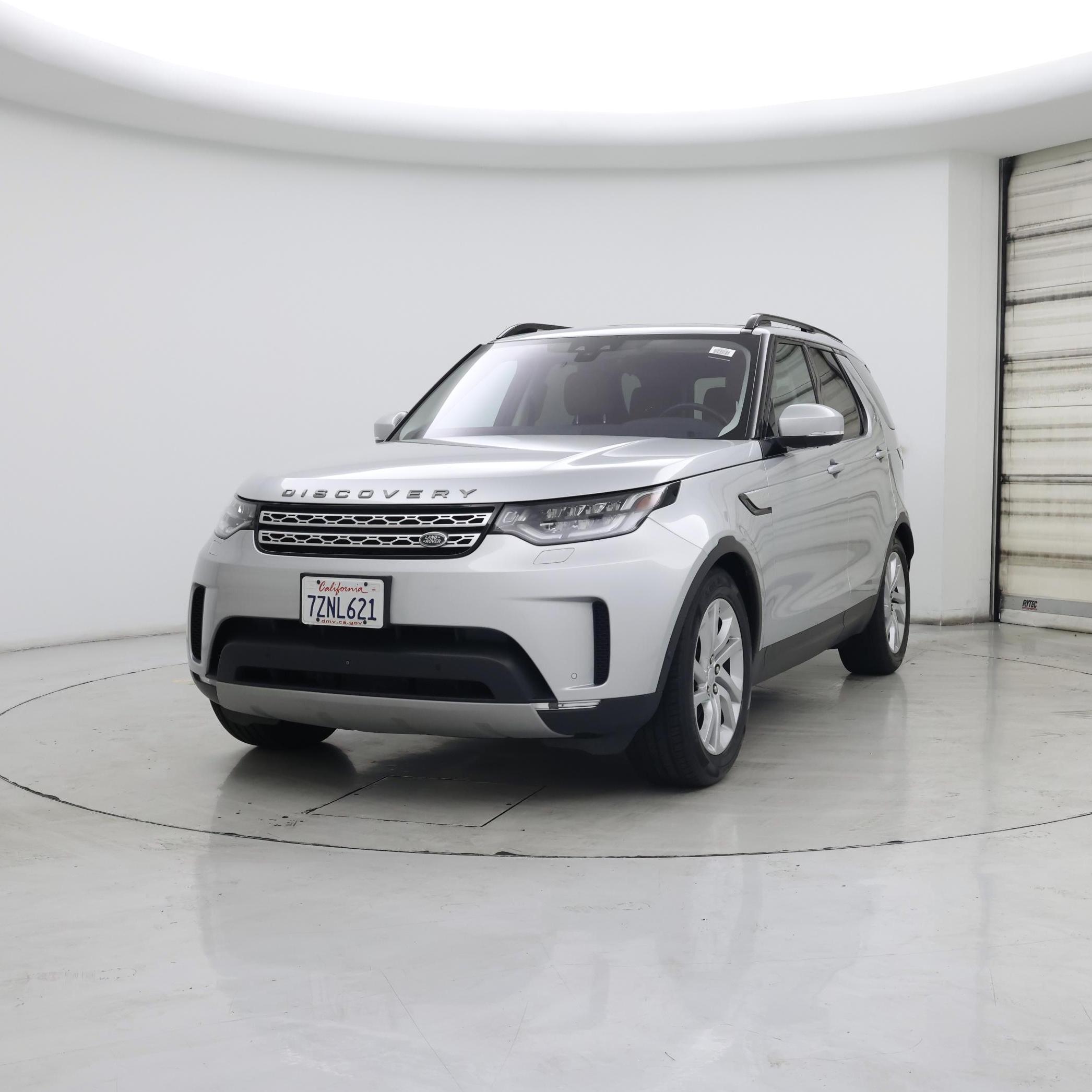 Thumbnail: 2017 Land Rover Discovery - 4