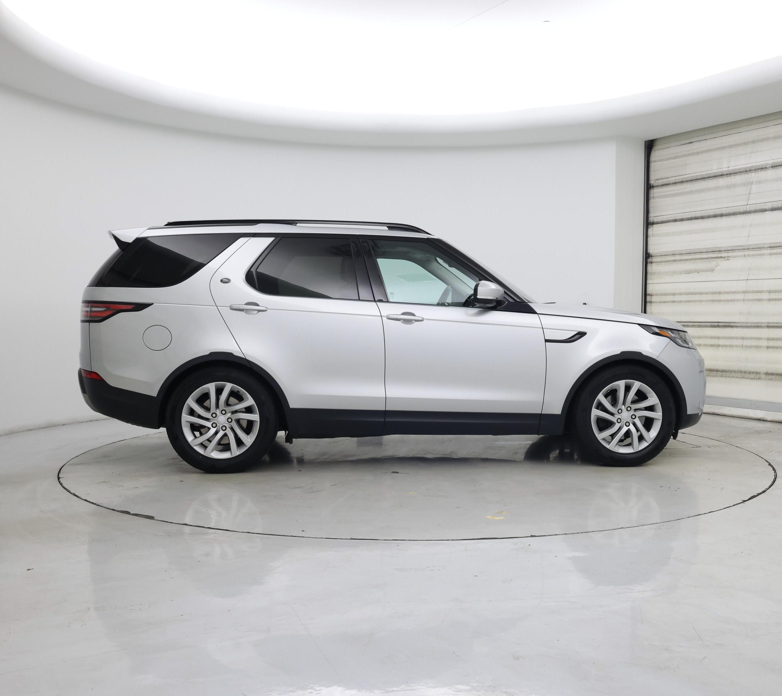 Thumbnail: 2017 Land Rover Discovery - 7
