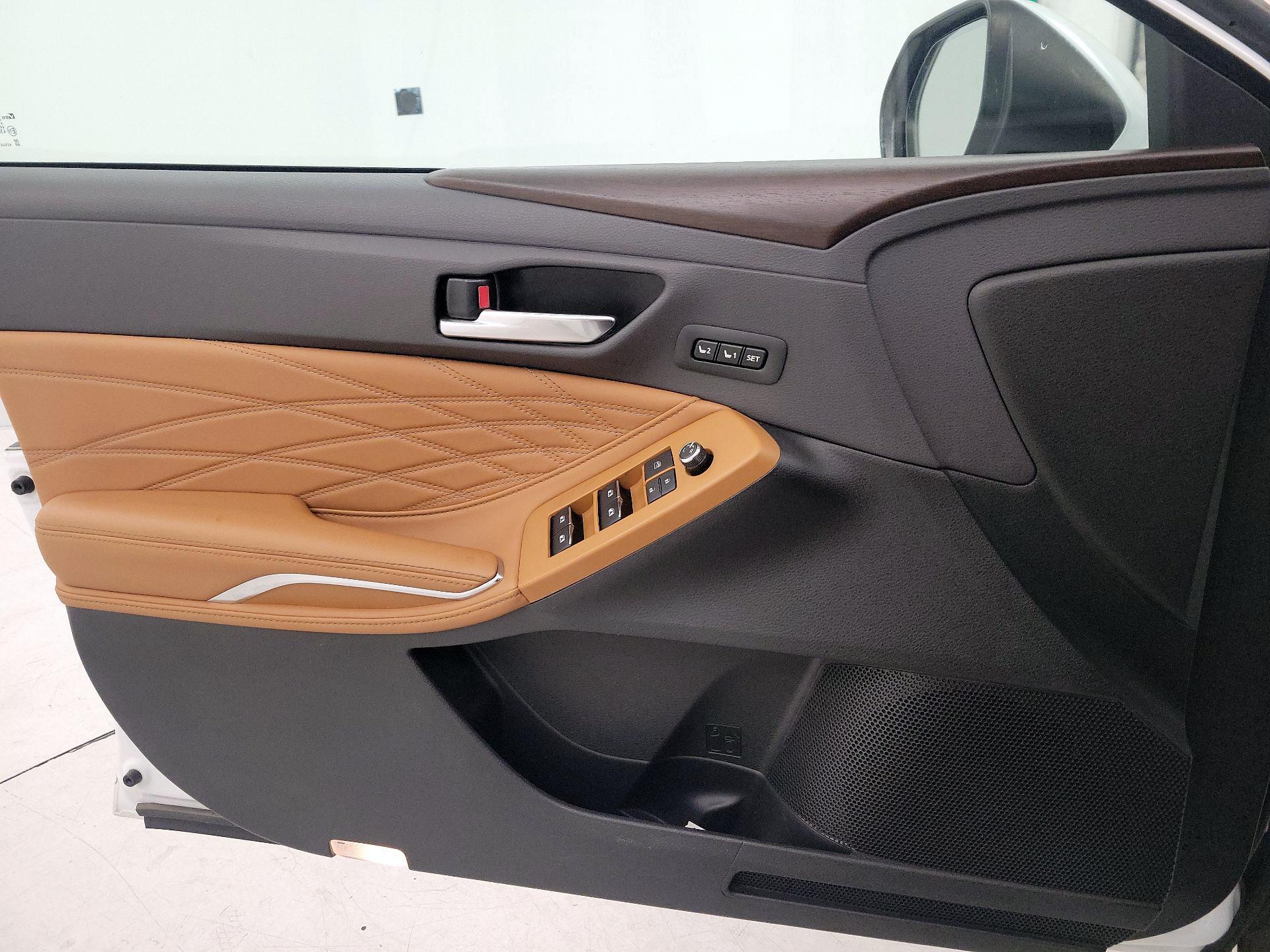 Thumbnail: 2020 Toyota Avalon - 10