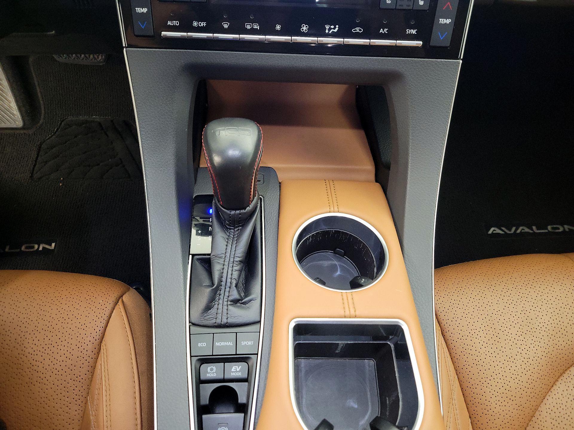 Thumbnail: 2020 Toyota Avalon - 16