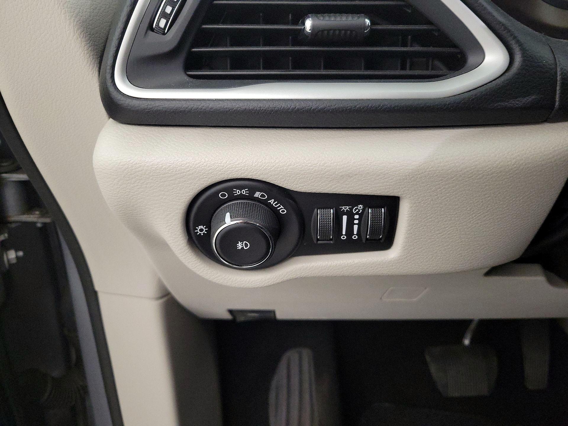 Thumbnail: 2019 Chrysler Pacifica - 13