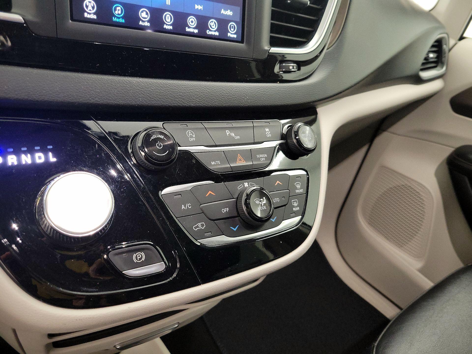 Thumbnail: 2019 Chrysler Pacifica - 16
