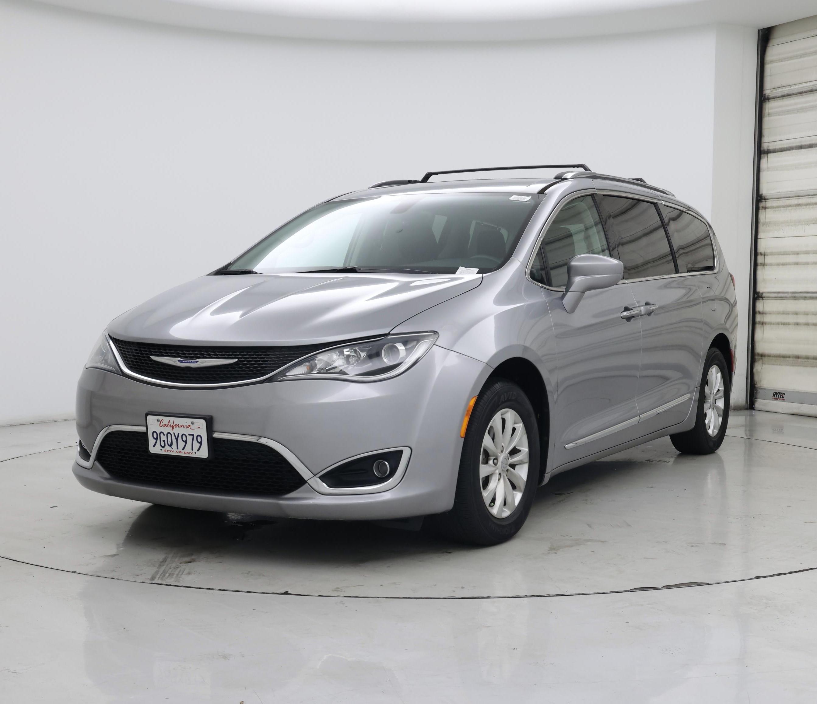 Thumbnail: 2019 Chrysler Pacifica - 4