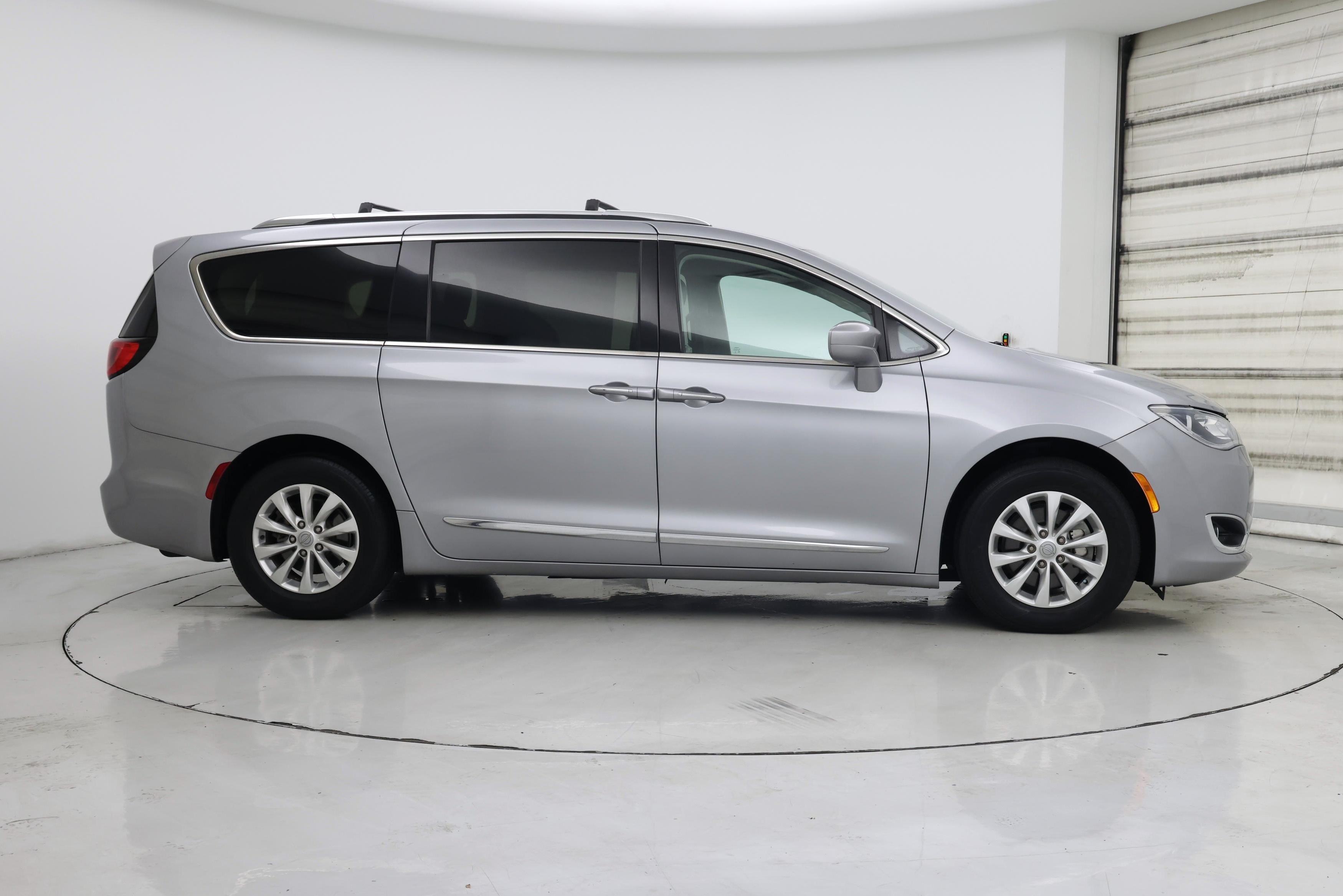 Thumbnail: 2019 Chrysler Pacifica - 7