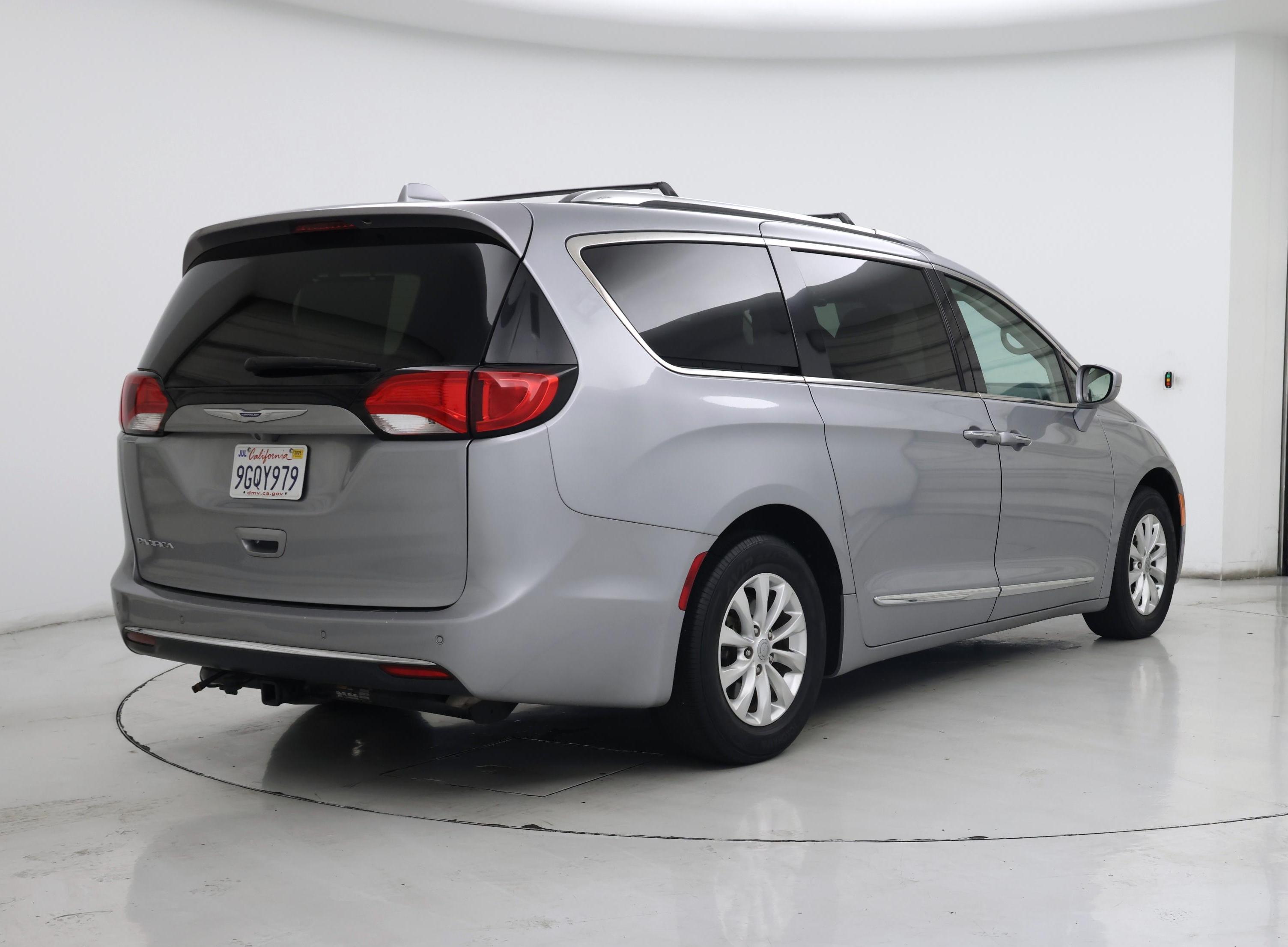 Thumbnail: 2019 Chrysler Pacifica - 8