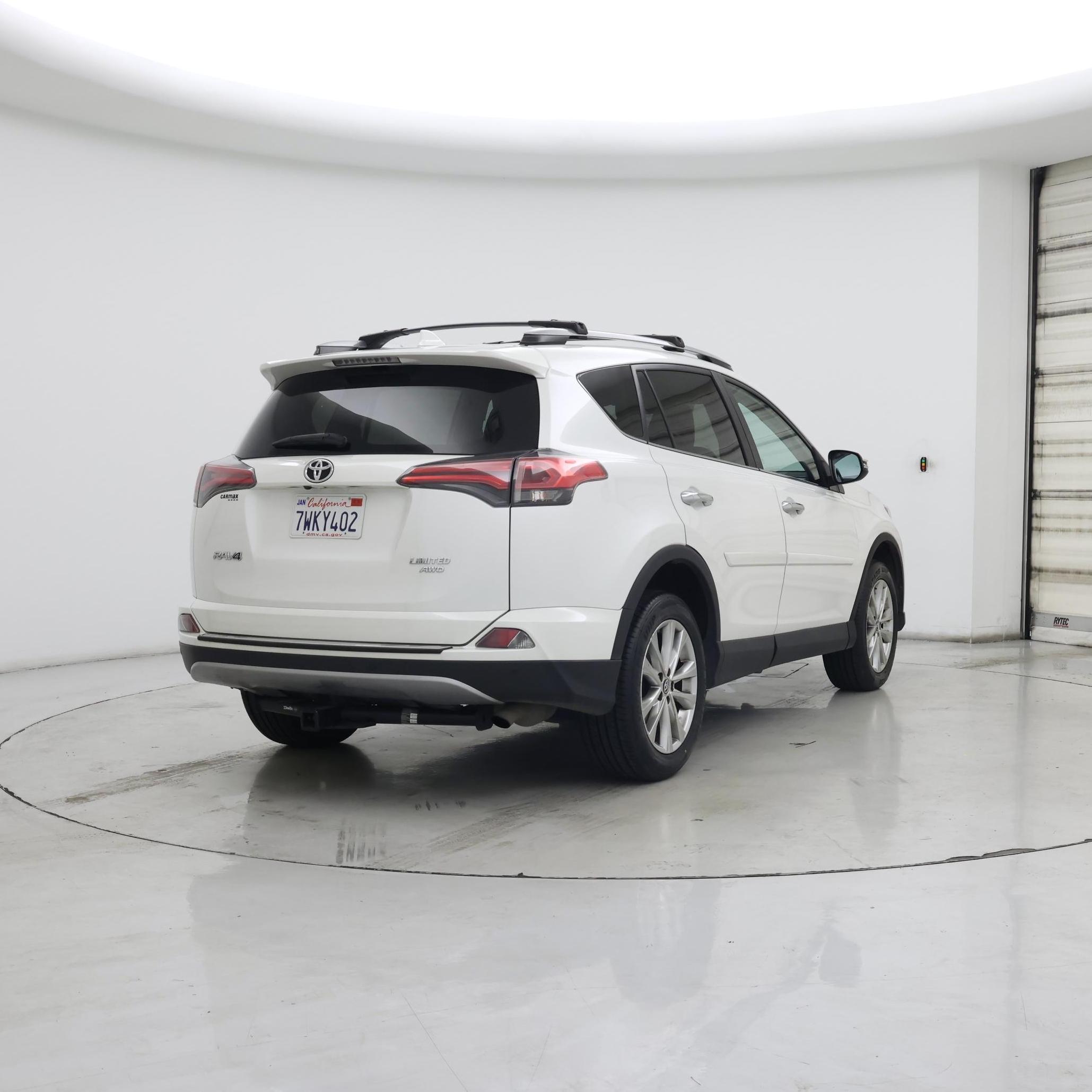 Thumbnail: 2017 Toyota RAV4 - 8