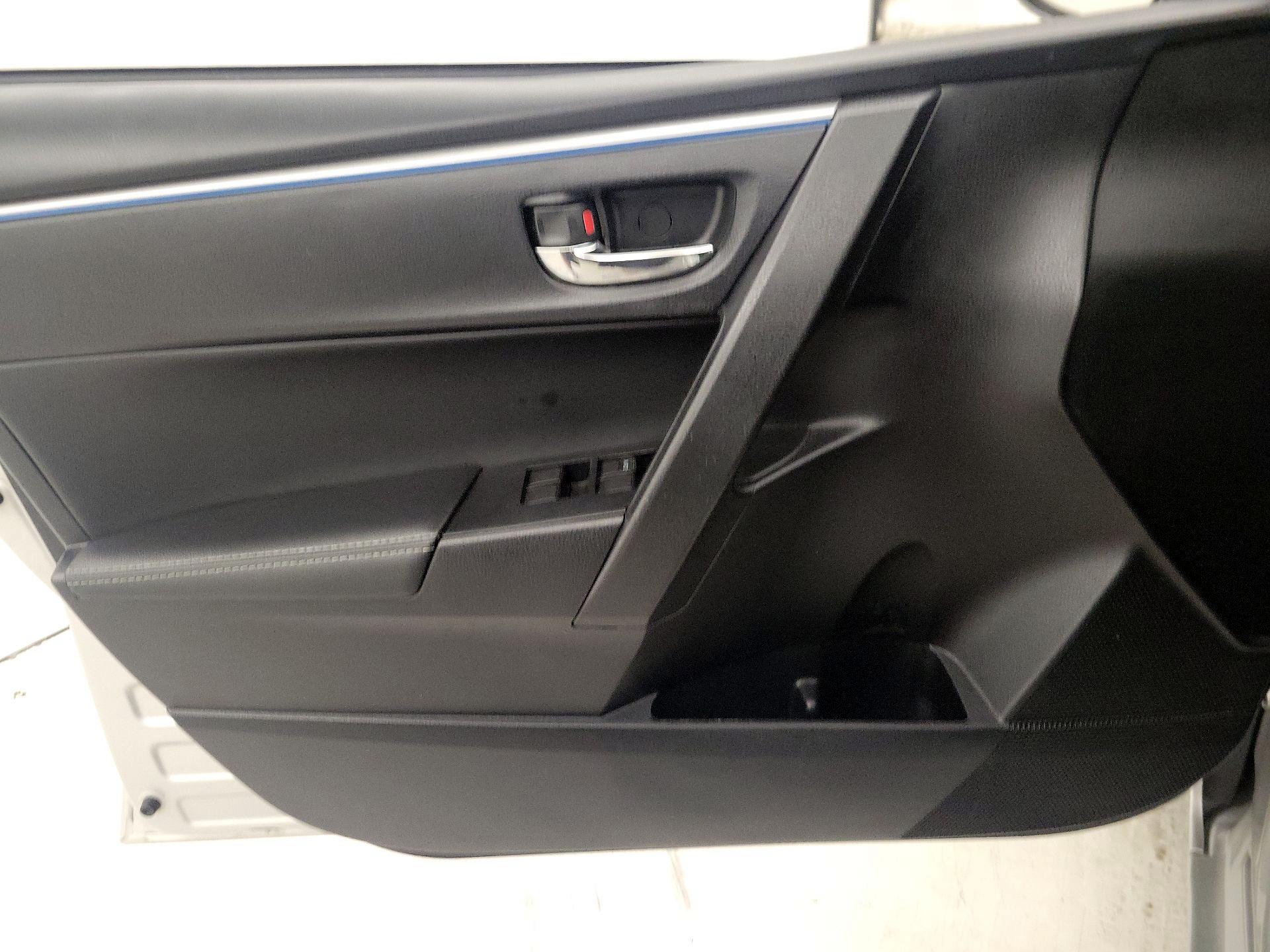 Thumbnail: 2014 Toyota Corolla - 12