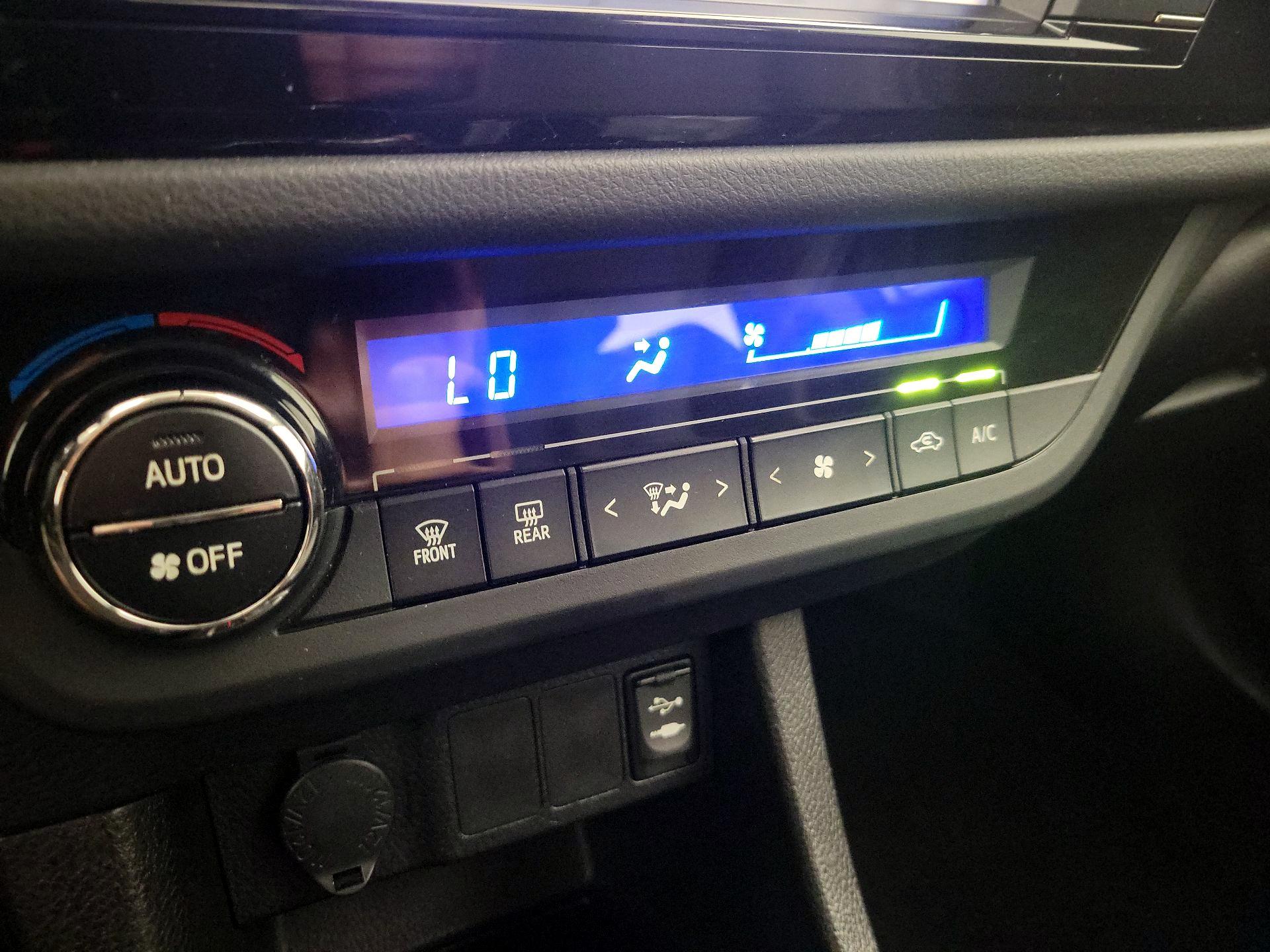 Thumbnail: 2014 Toyota Corolla - 16